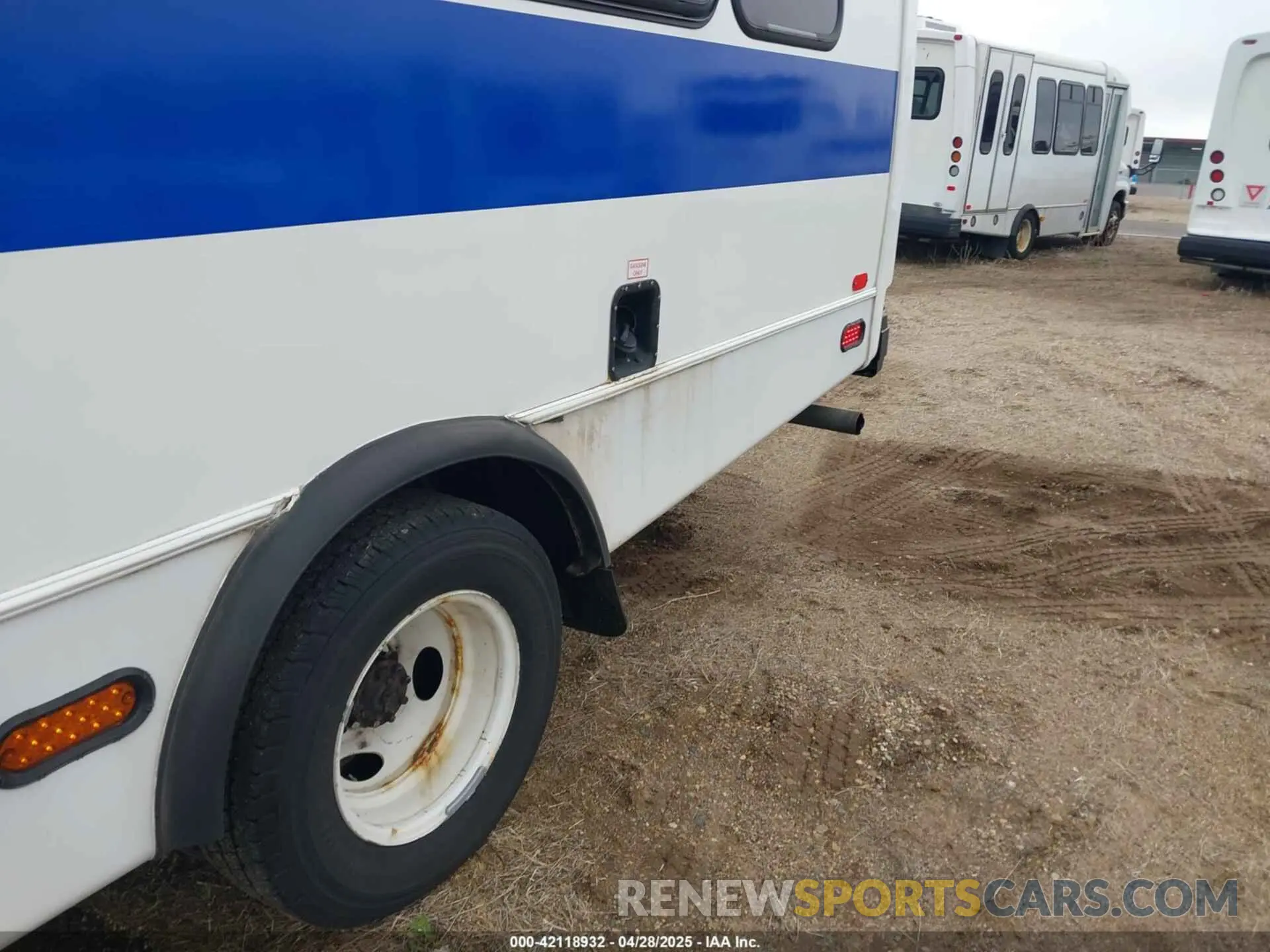 11 Photograph of a damaged car 1FDFE4FS6KDC56694 FORD E-450 CUTAWAY 2019