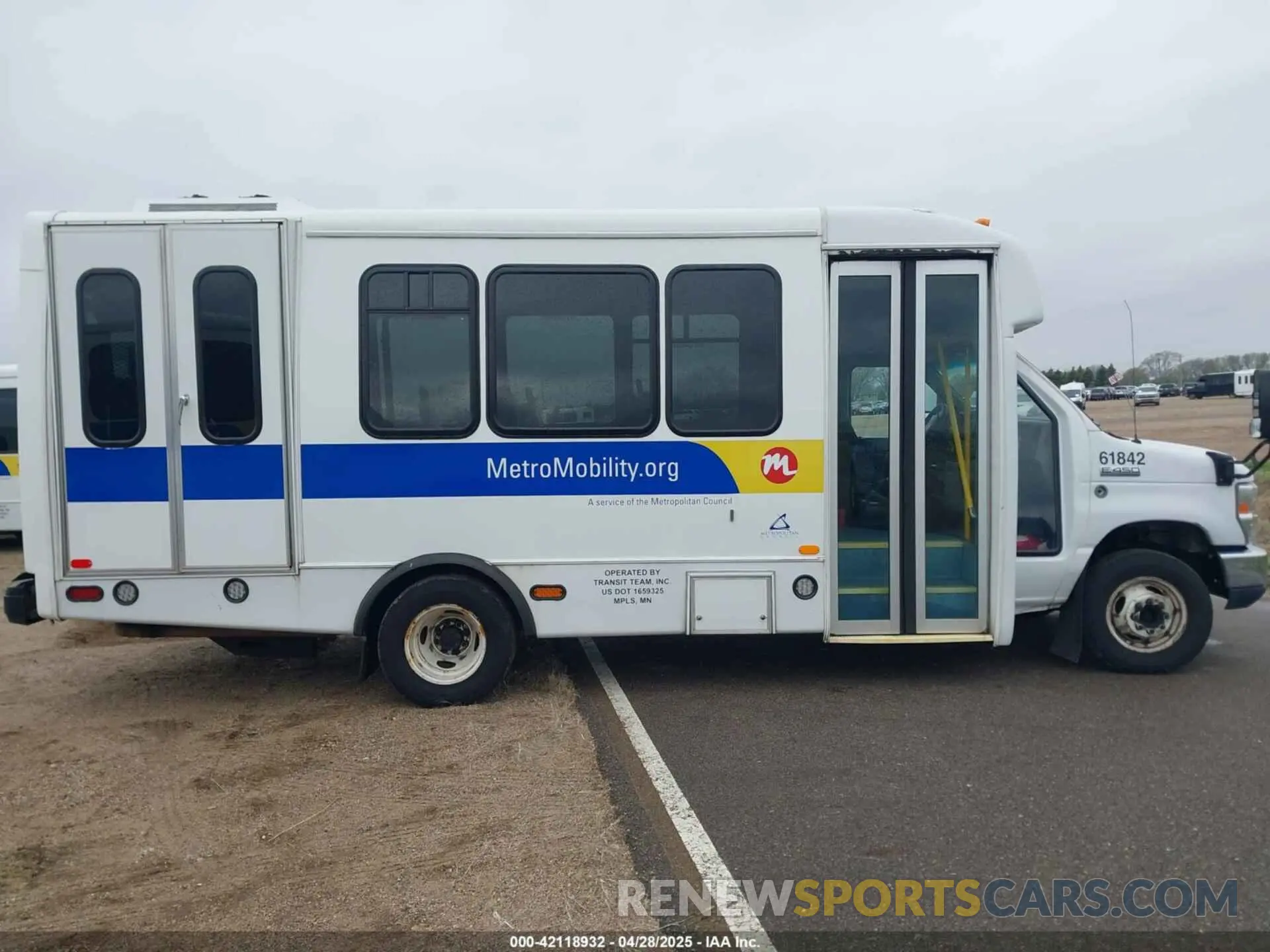 13 Photograph of a damaged car 1FDFE4FS6KDC56694 FORD E-450 CUTAWAY 2019