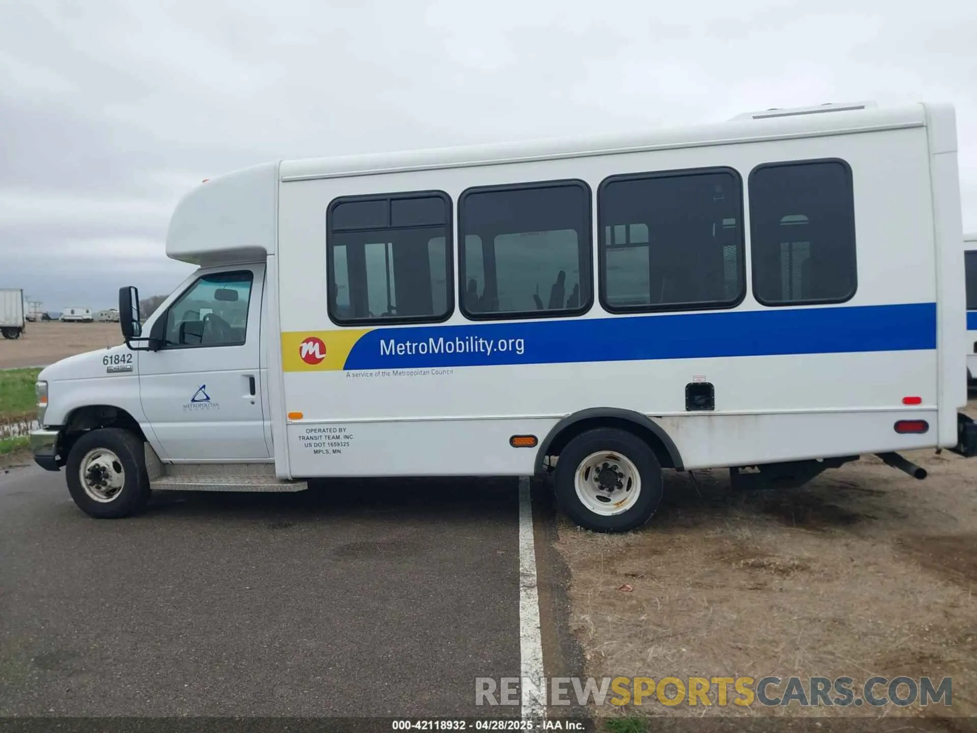 14 Photograph of a damaged car 1FDFE4FS6KDC56694 FORD E-450 CUTAWAY 2019