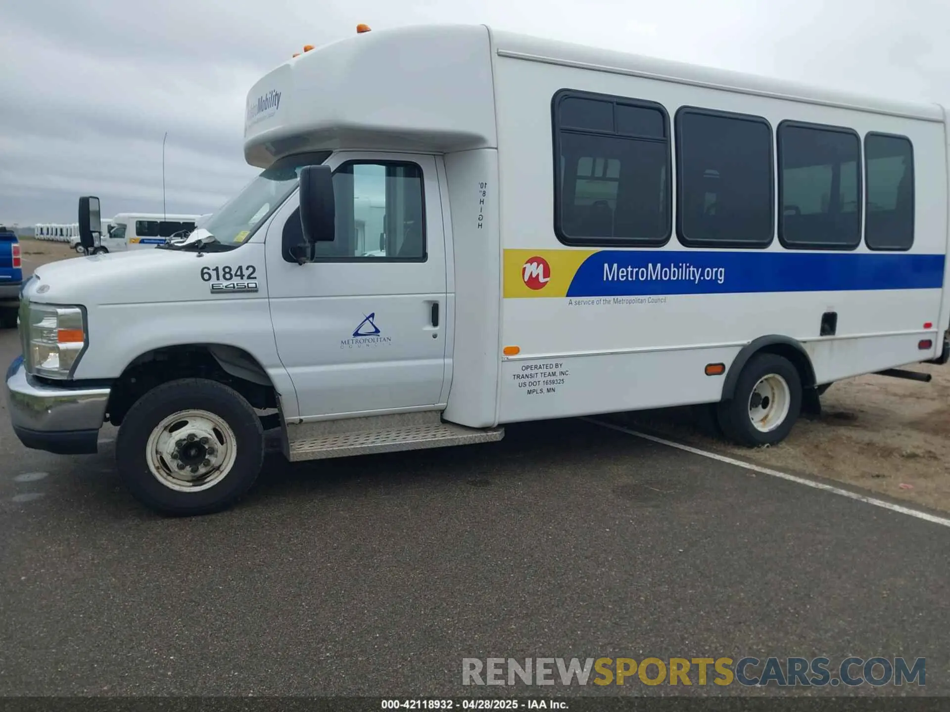 2 Photograph of a damaged car 1FDFE4FS6KDC56694 FORD E-450 CUTAWAY 2019