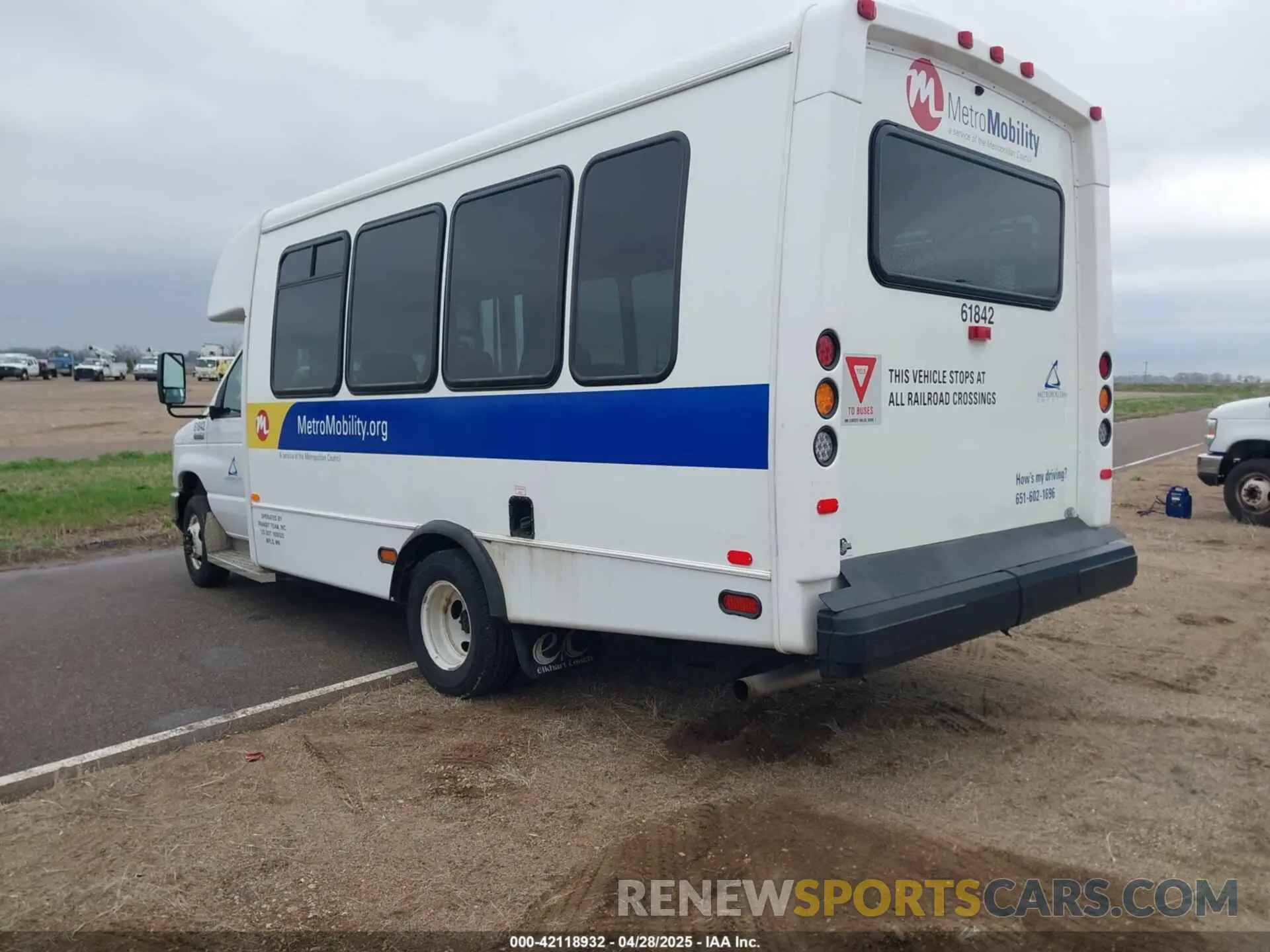 3 Photograph of a damaged car 1FDFE4FS6KDC56694 FORD E-450 CUTAWAY 2019