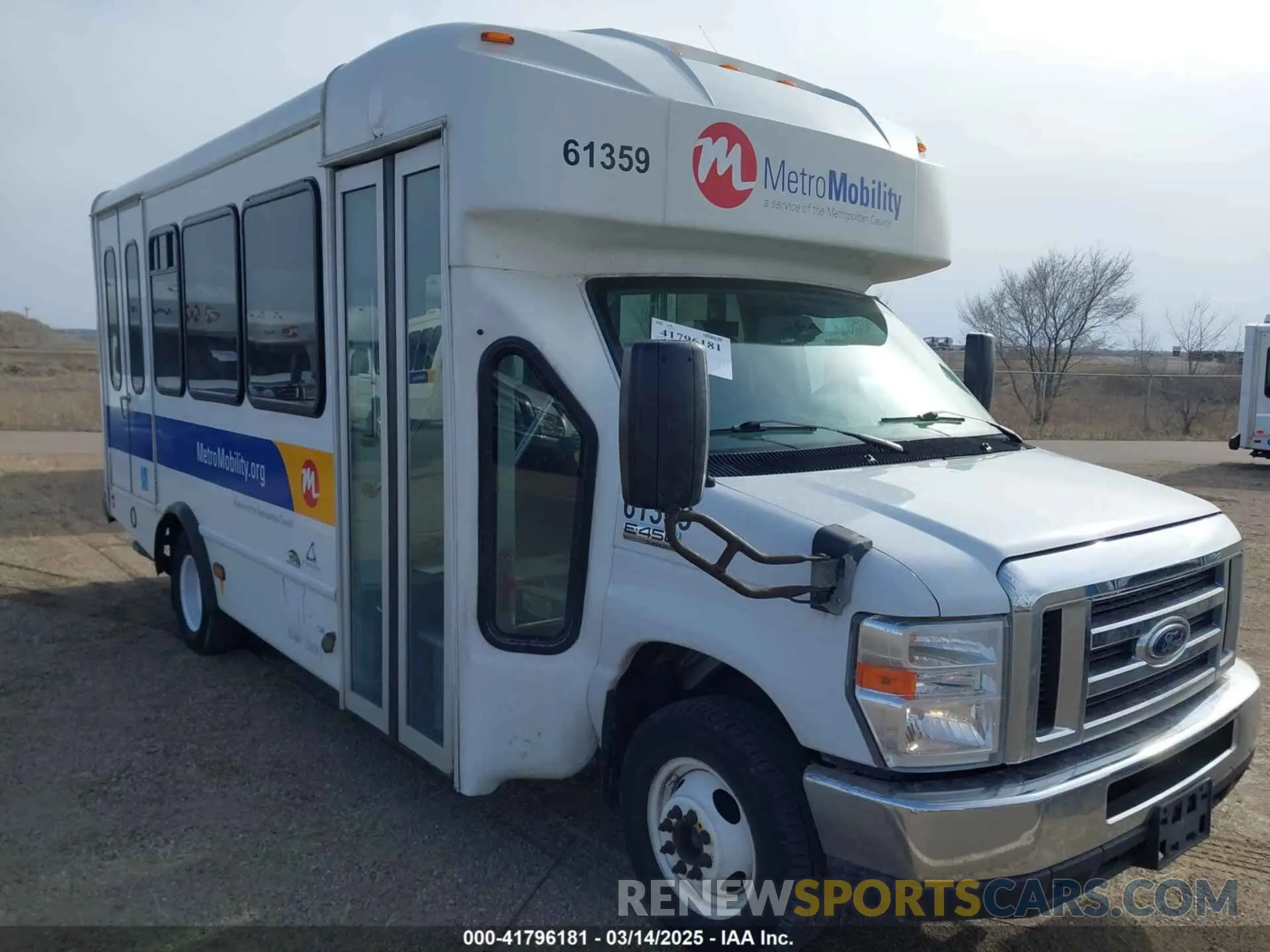 1 Photograph of a damaged car 1FDFE4FS7KDC32033 FORD E-450 CUTAWAY 2019
