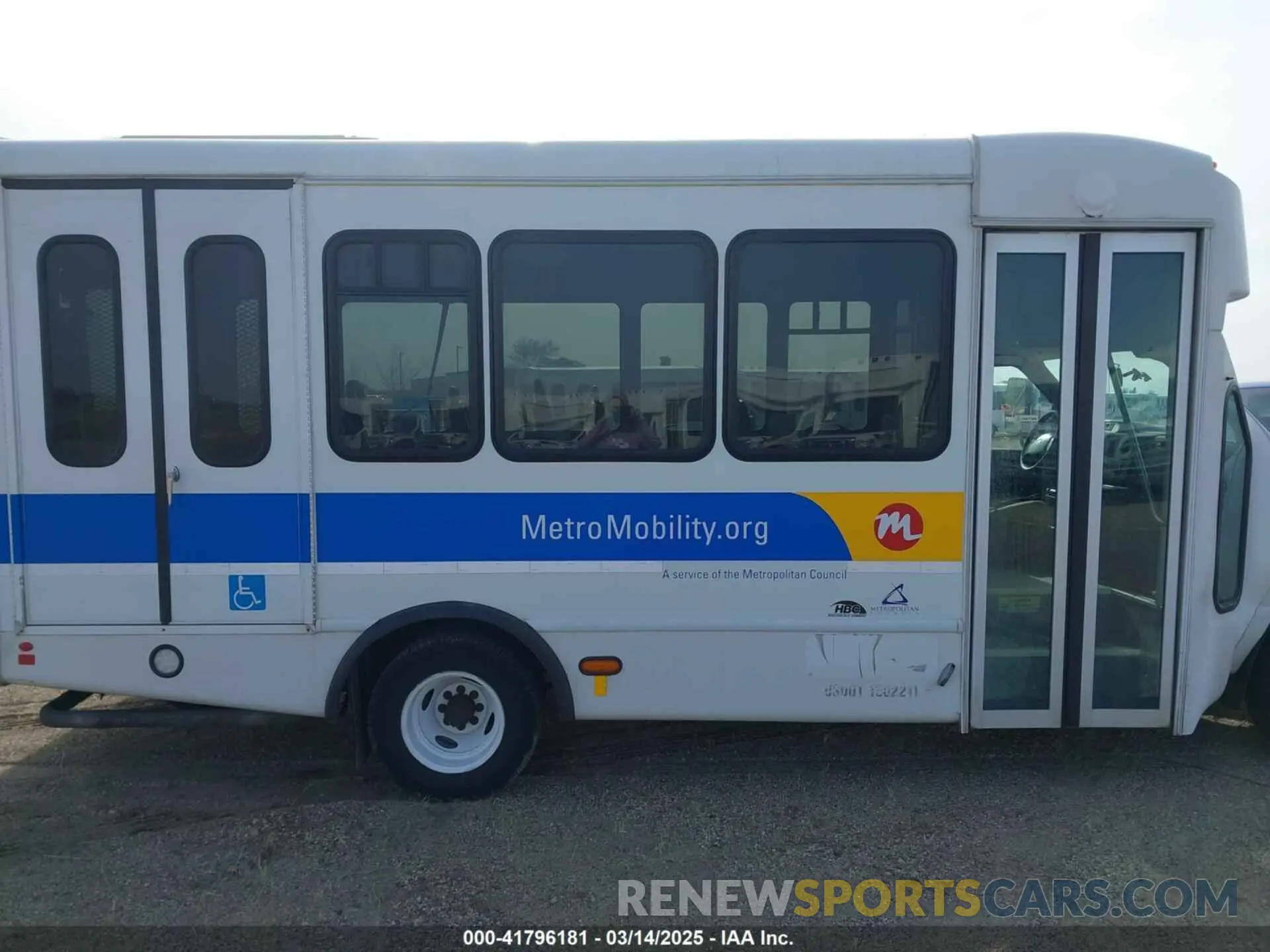 13 Photograph of a damaged car 1FDFE4FS7KDC32033 FORD E-450 CUTAWAY 2019