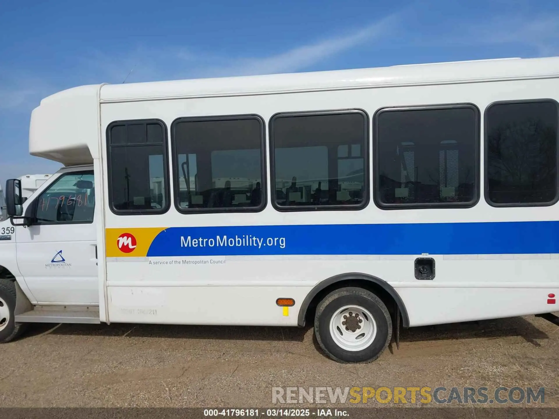 14 Photograph of a damaged car 1FDFE4FS7KDC32033 FORD E-450 CUTAWAY 2019