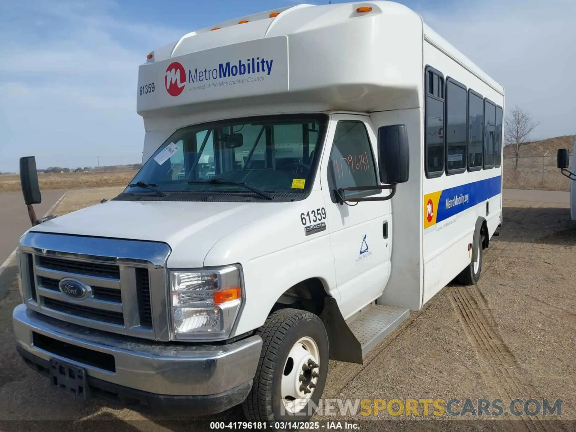 2 Photograph of a damaged car 1FDFE4FS7KDC32033 FORD E-450 CUTAWAY 2019