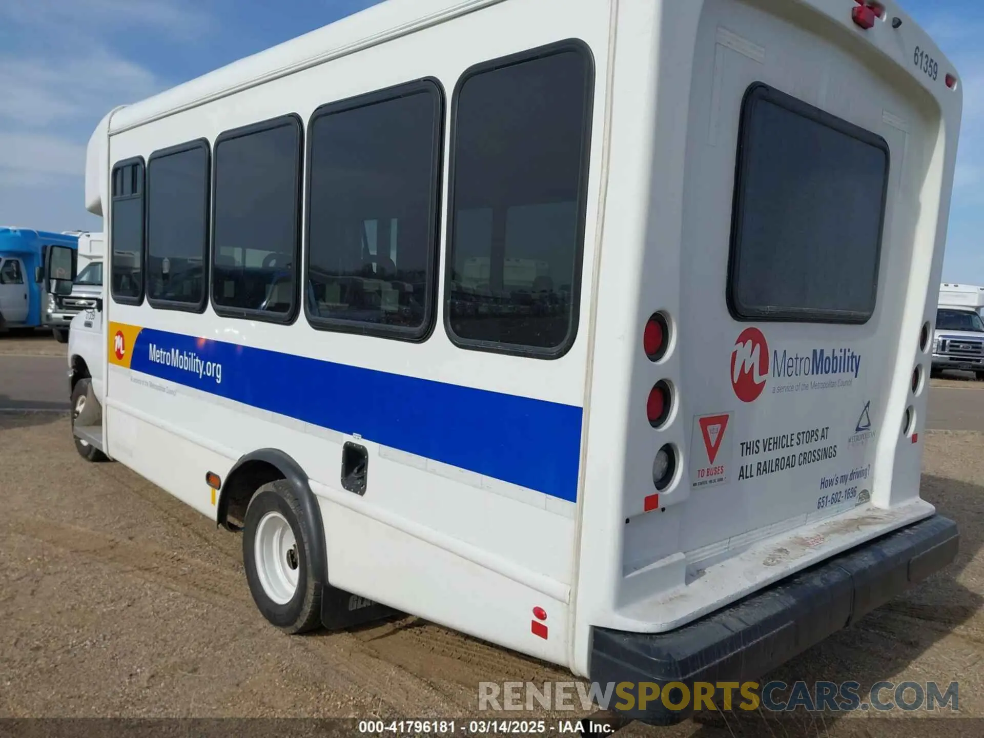 3 Photograph of a damaged car 1FDFE4FS7KDC32033 FORD E-450 CUTAWAY 2019