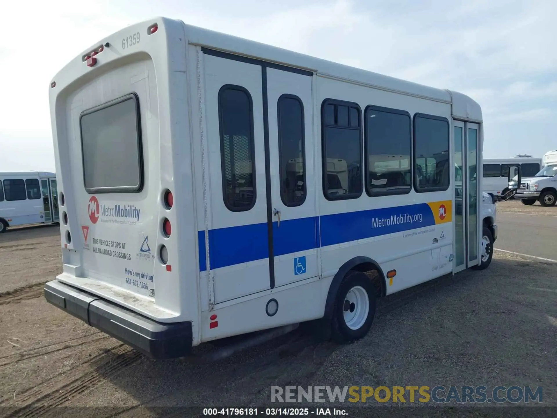 4 Photograph of a damaged car 1FDFE4FS7KDC32033 FORD E-450 CUTAWAY 2019