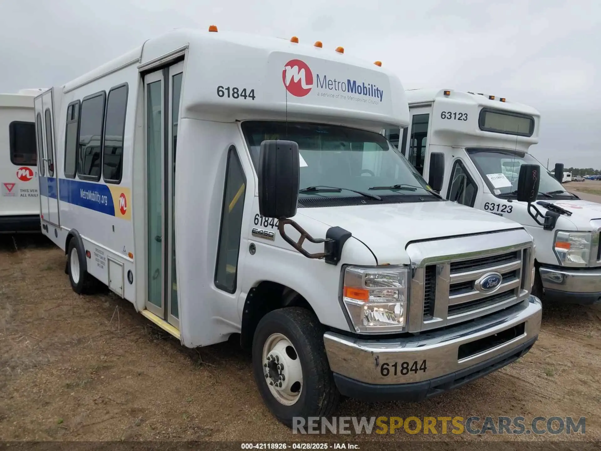 1 Photograph of a damaged car 1FDFE4FS7KDC56137 FORD E-450 CUTAWAY 2019