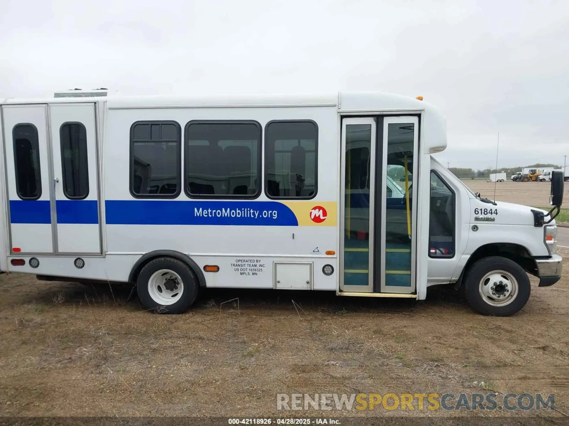 13 Photograph of a damaged car 1FDFE4FS7KDC56137 FORD E-450 CUTAWAY 2019