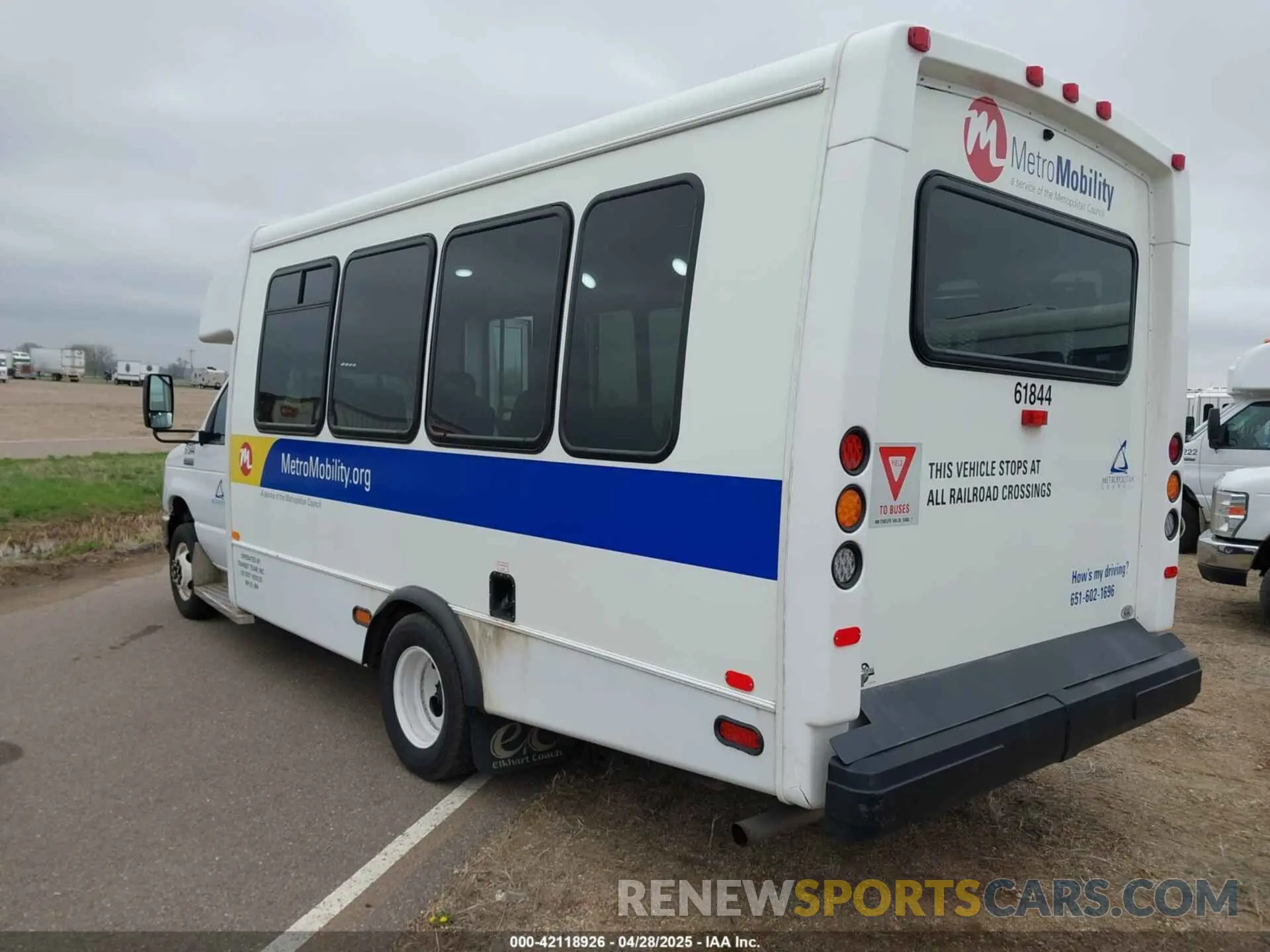 3 Photograph of a damaged car 1FDFE4FS7KDC56137 FORD E-450 CUTAWAY 2019
