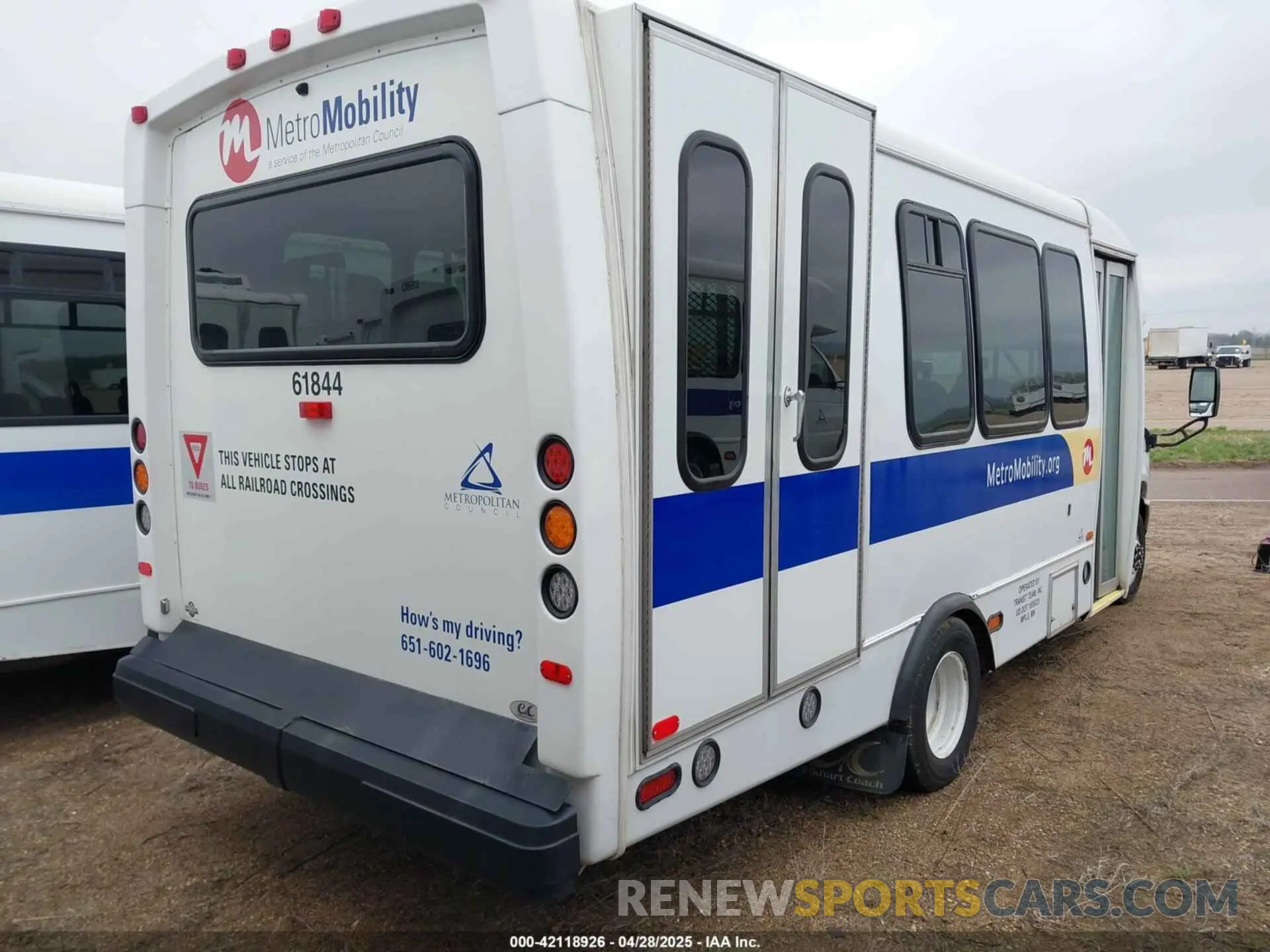 4 Photograph of a damaged car 1FDFE4FS7KDC56137 FORD E-450 CUTAWAY 2019