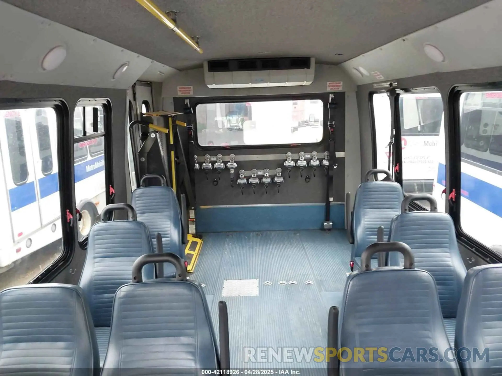 6 Photograph of a damaged car 1FDFE4FS7KDC56137 FORD E-450 CUTAWAY 2019