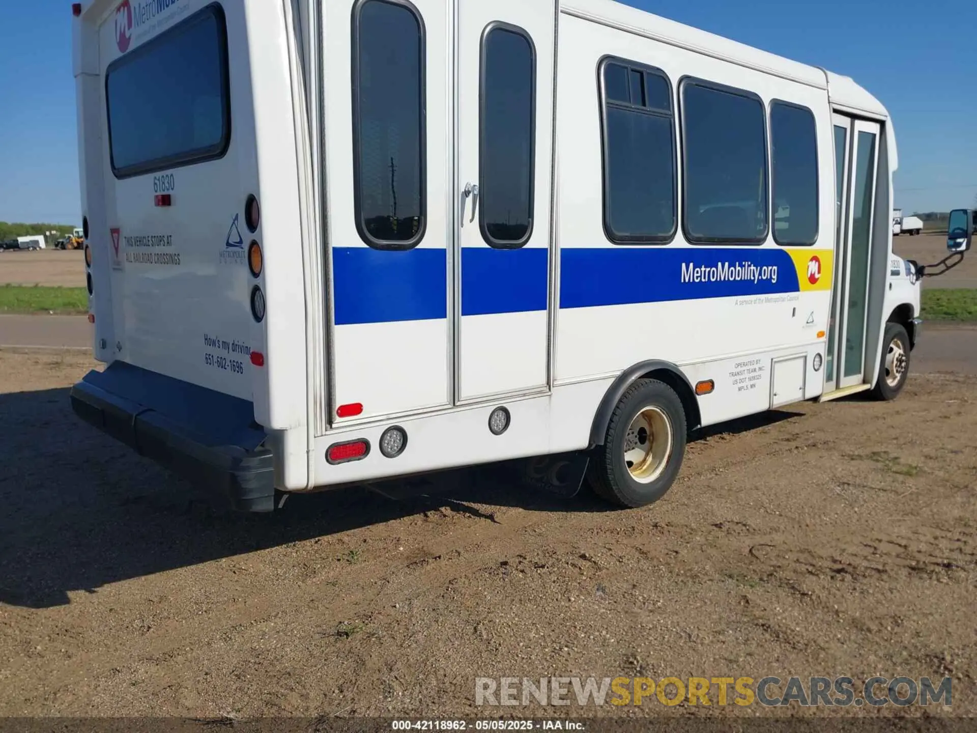 4 Photograph of a damaged car 1FDFE4FS7KDC56168 FORD E-450 CUTAWAY 2019