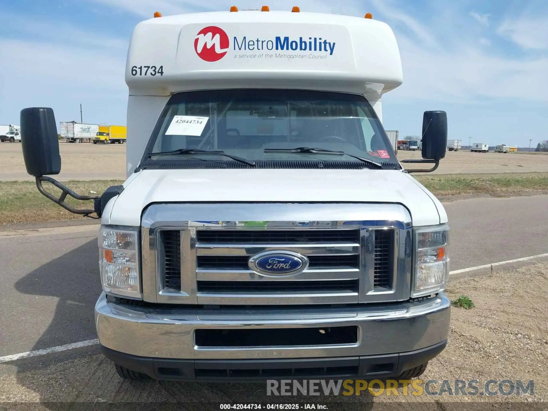 12 Photograph of a damaged car 1FDFE4FS8KDC31019 FORD E-450 CUTAWAY 2019