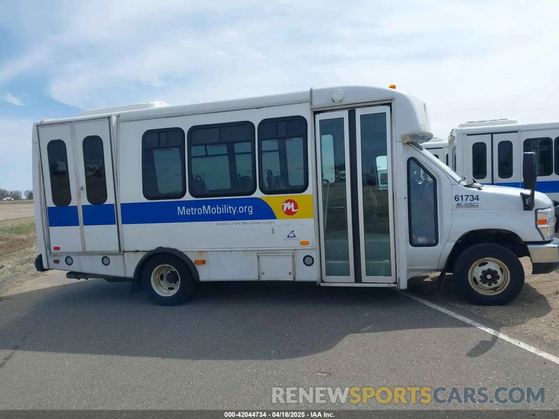 13 Photograph of a damaged car 1FDFE4FS8KDC31019 FORD E-450 CUTAWAY 2019