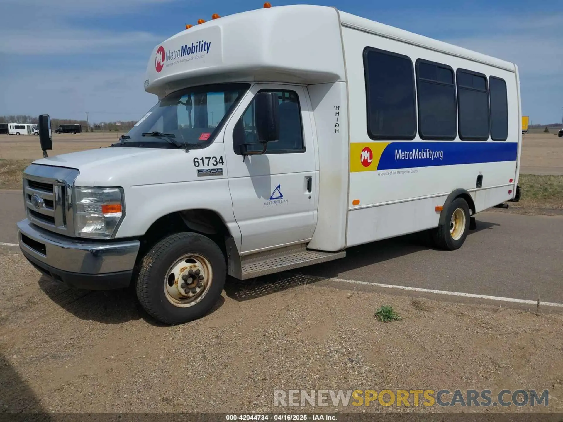 2 Photograph of a damaged car 1FDFE4FS8KDC31019 FORD E-450 CUTAWAY 2019