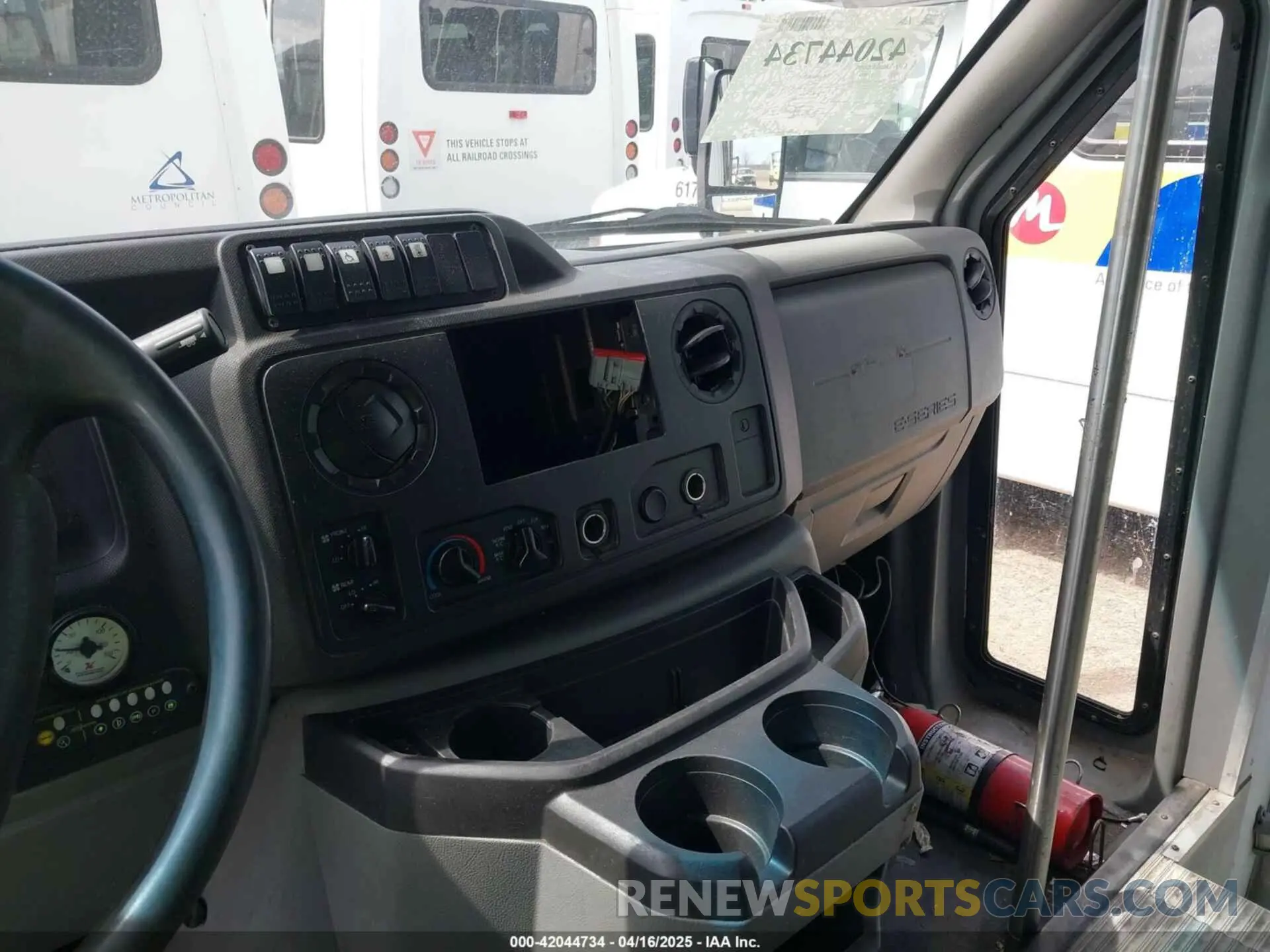 6 Photograph of a damaged car 1FDFE4FS8KDC31019 FORD E-450 CUTAWAY 2019