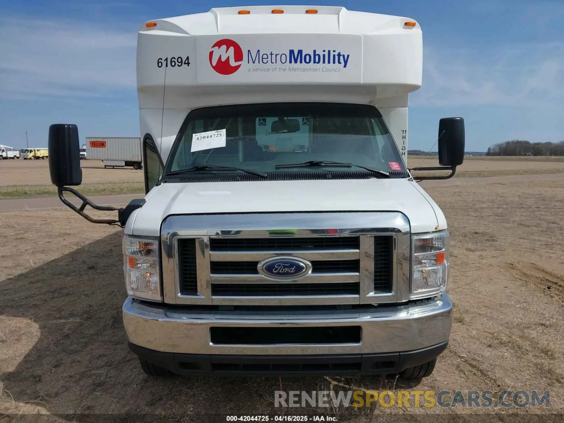12 Photograph of a damaged car 1FDFE4FS8KDC32025 FORD E-450 CUTAWAY 2019