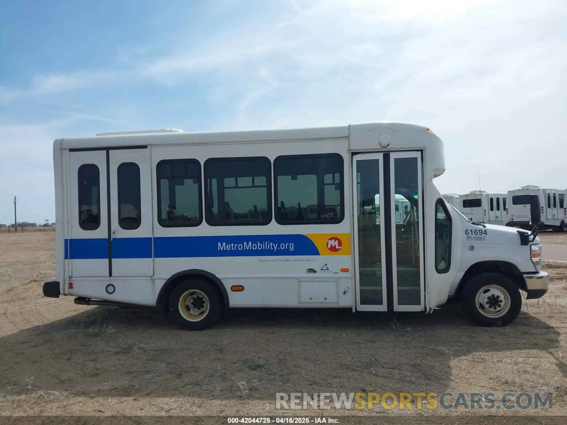 13 Photograph of a damaged car 1FDFE4FS8KDC32025 FORD E-450 CUTAWAY 2019