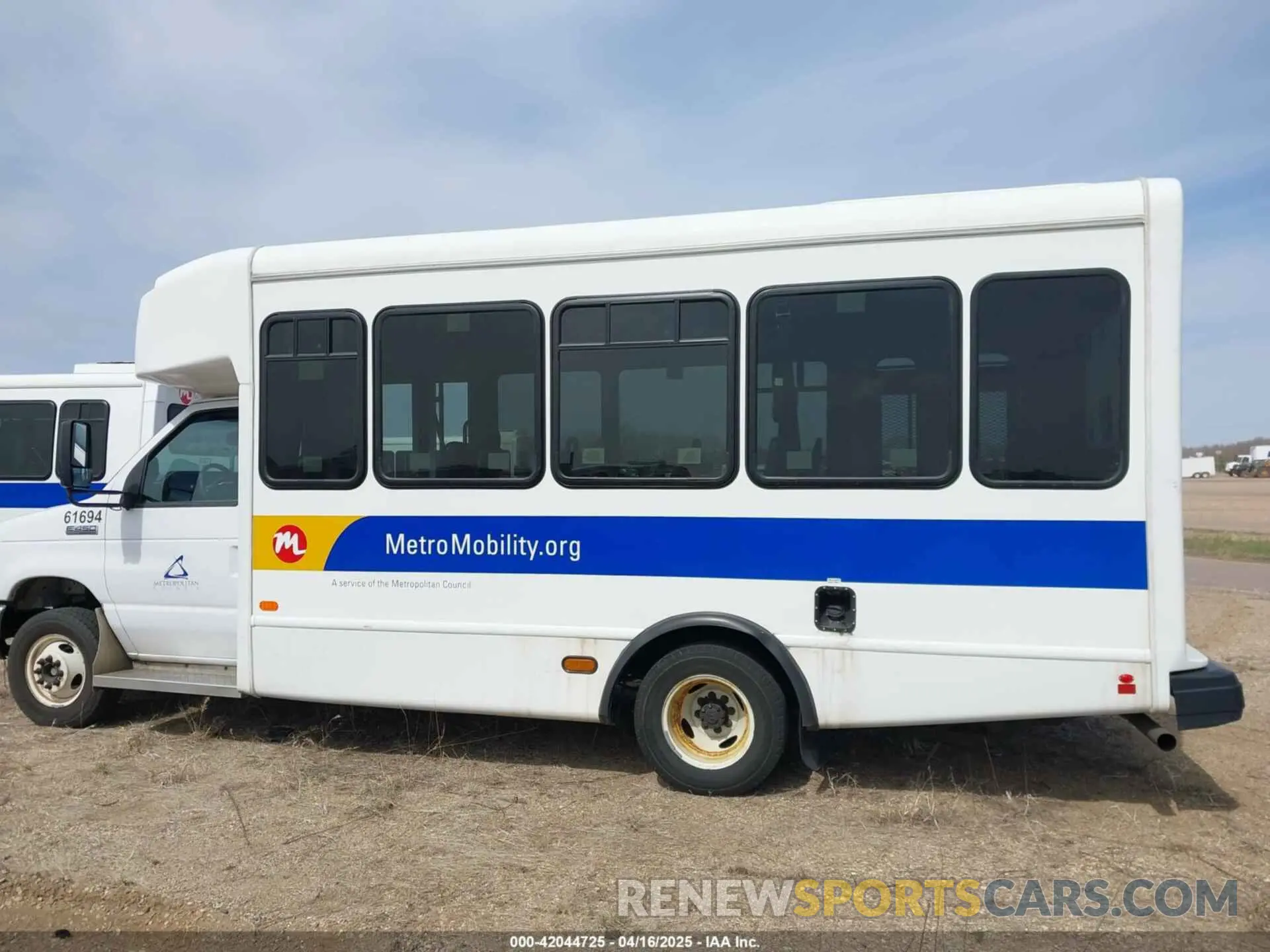 14 Photograph of a damaged car 1FDFE4FS8KDC32025 FORD E-450 CUTAWAY 2019