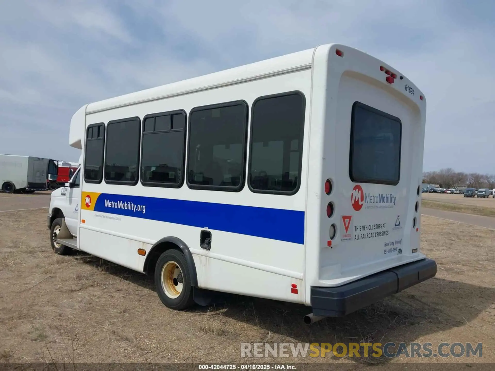 3 Photograph of a damaged car 1FDFE4FS8KDC32025 FORD E-450 CUTAWAY 2019