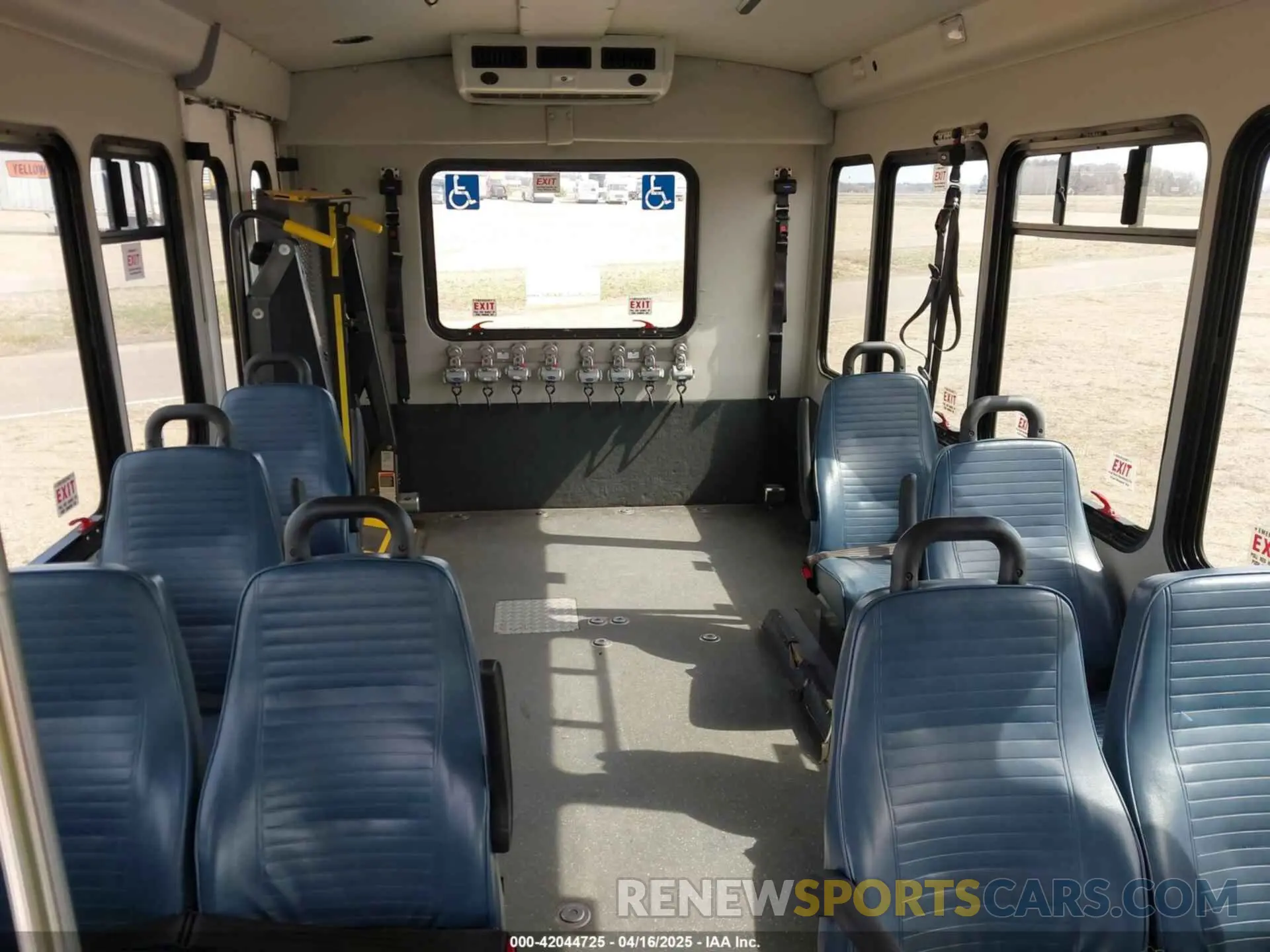 7 Photograph of a damaged car 1FDFE4FS8KDC32025 FORD E-450 CUTAWAY 2019