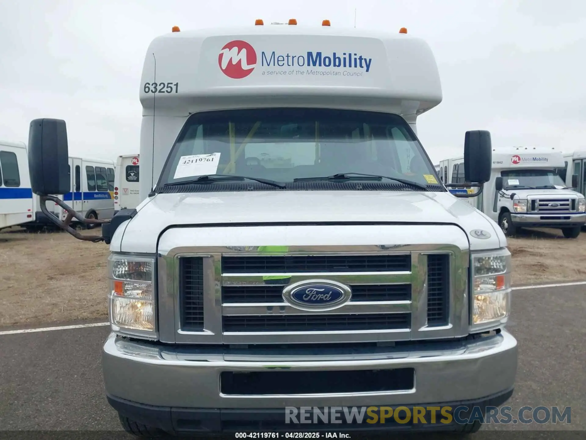 12 Photograph of a damaged car 1FDFE4FS8KDC60620 FORD E-450 CUTAWAY 2019
