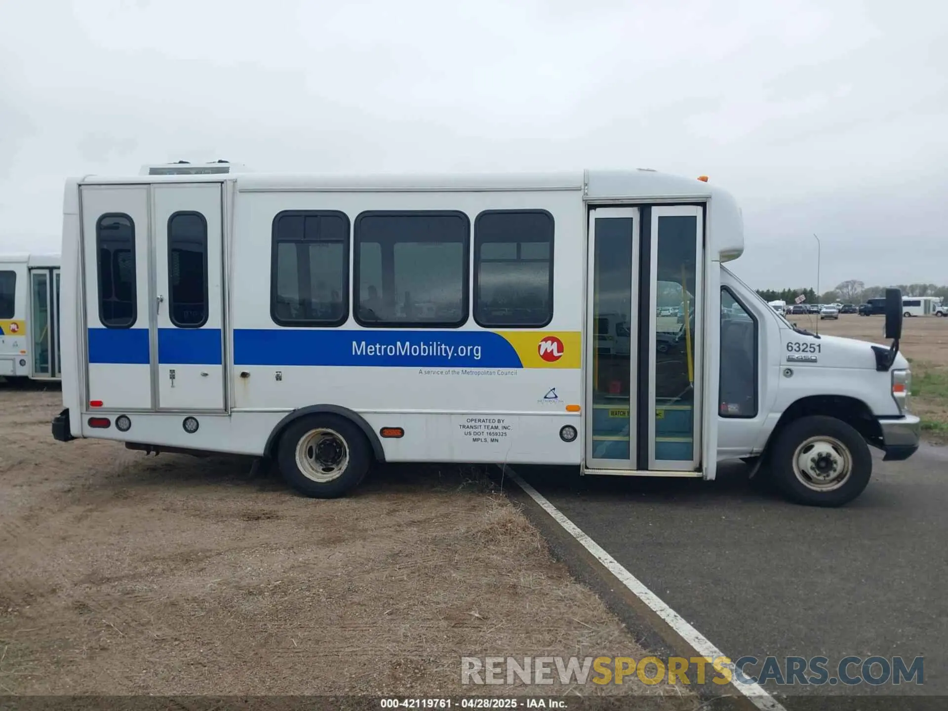 13 Photograph of a damaged car 1FDFE4FS8KDC60620 FORD E-450 CUTAWAY 2019