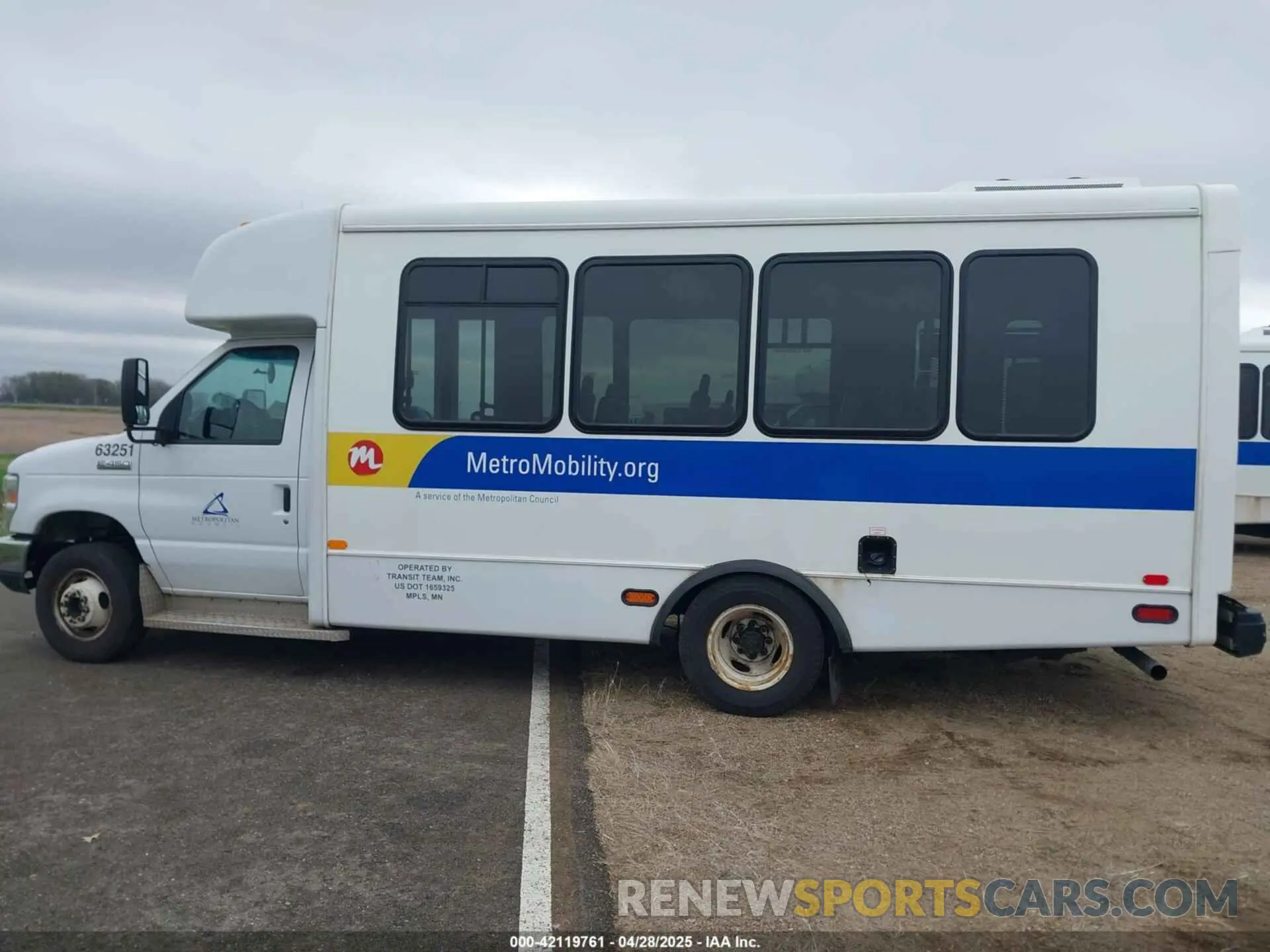 14 Photograph of a damaged car 1FDFE4FS8KDC60620 FORD E-450 CUTAWAY 2019