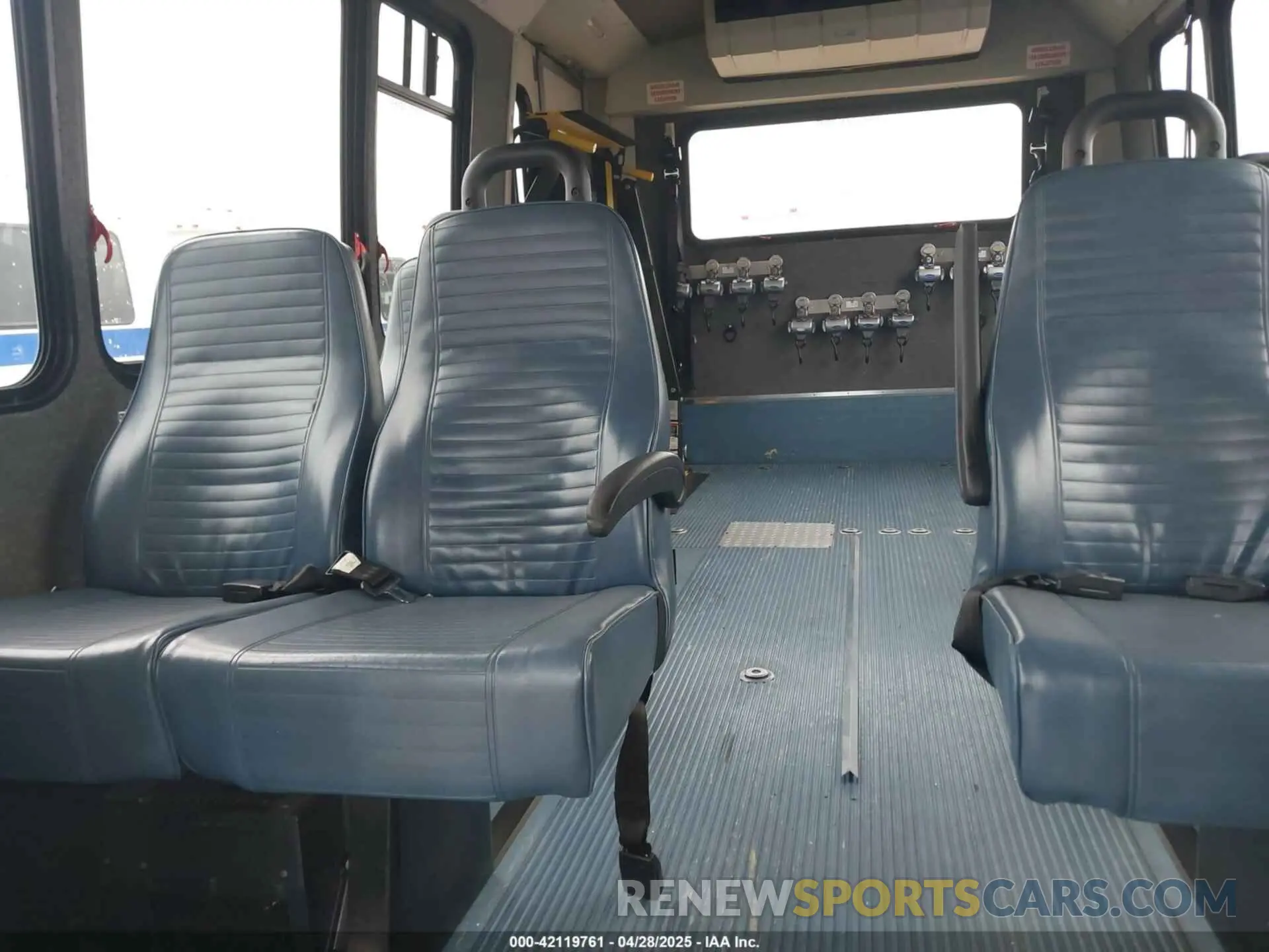 7 Photograph of a damaged car 1FDFE4FS8KDC60620 FORD E-450 CUTAWAY 2019