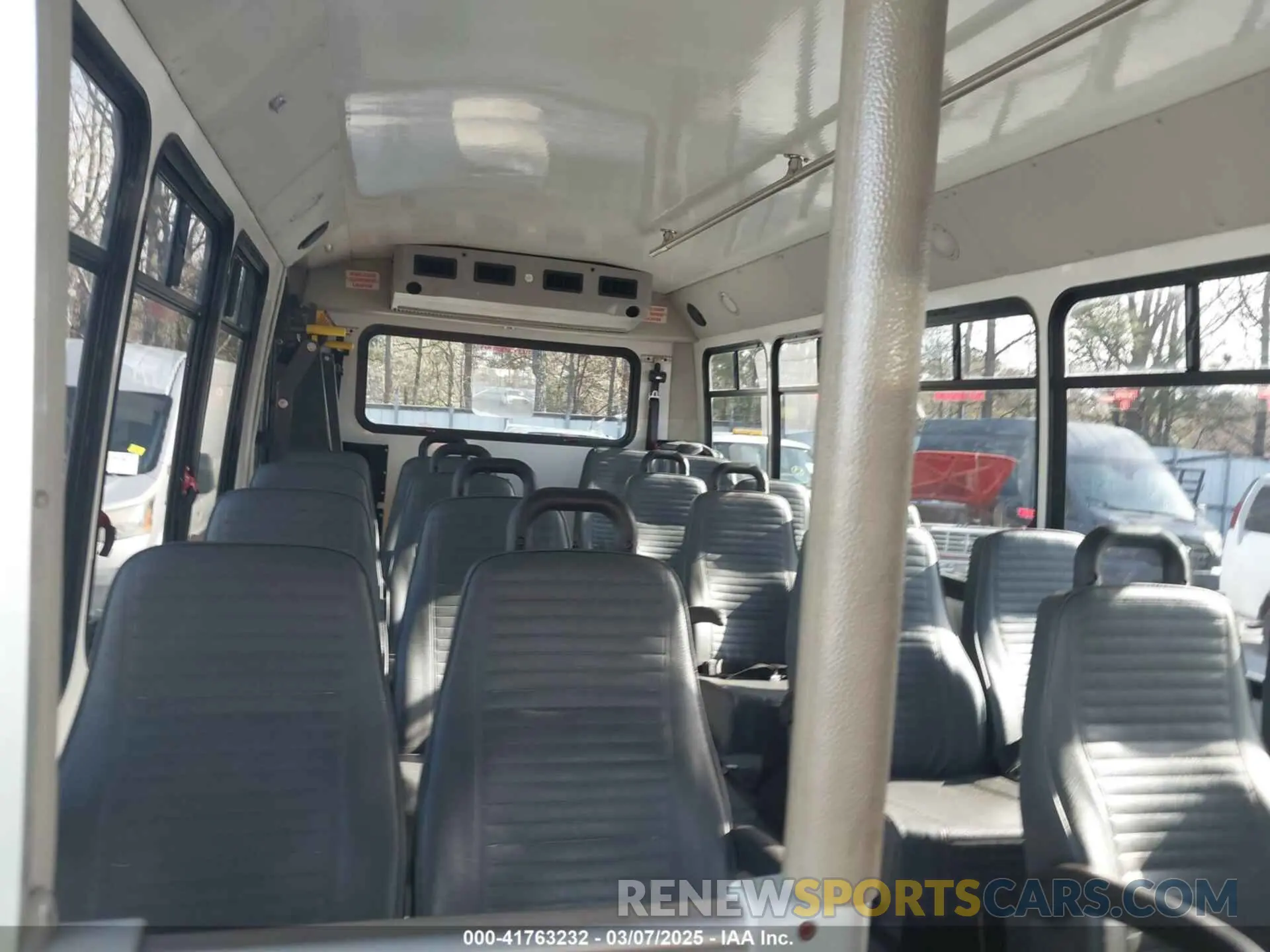6 Photograph of a damaged car 1FDFE4FS9KDC07361 FORD E-450 CUTAWAY 2019