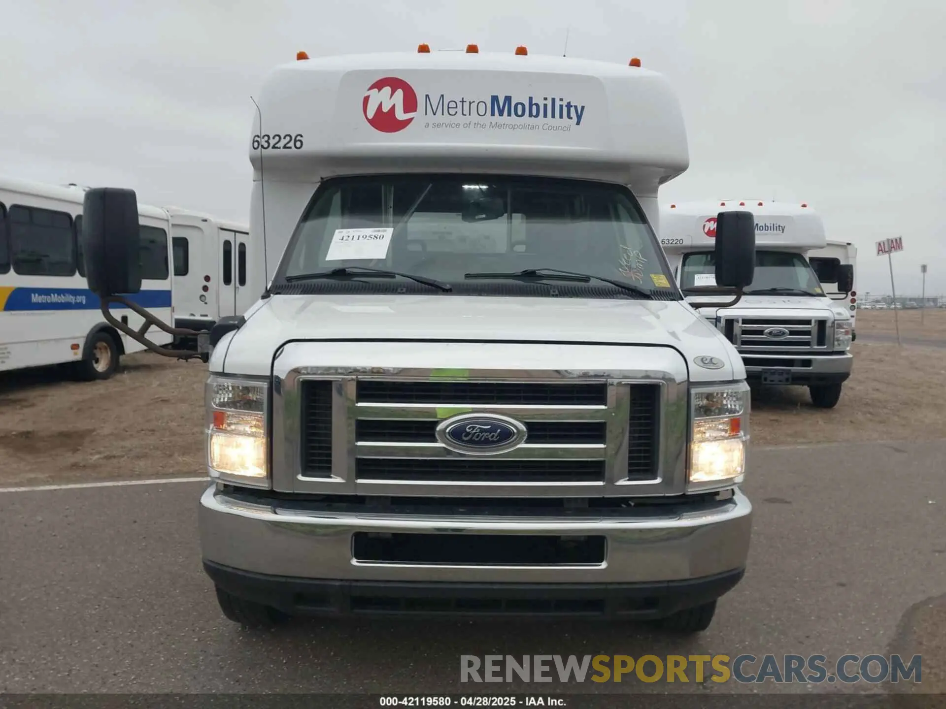 12 Photograph of a damaged car 1FDFE4FS9KDC30980 FORD E-450 CUTAWAY 2019