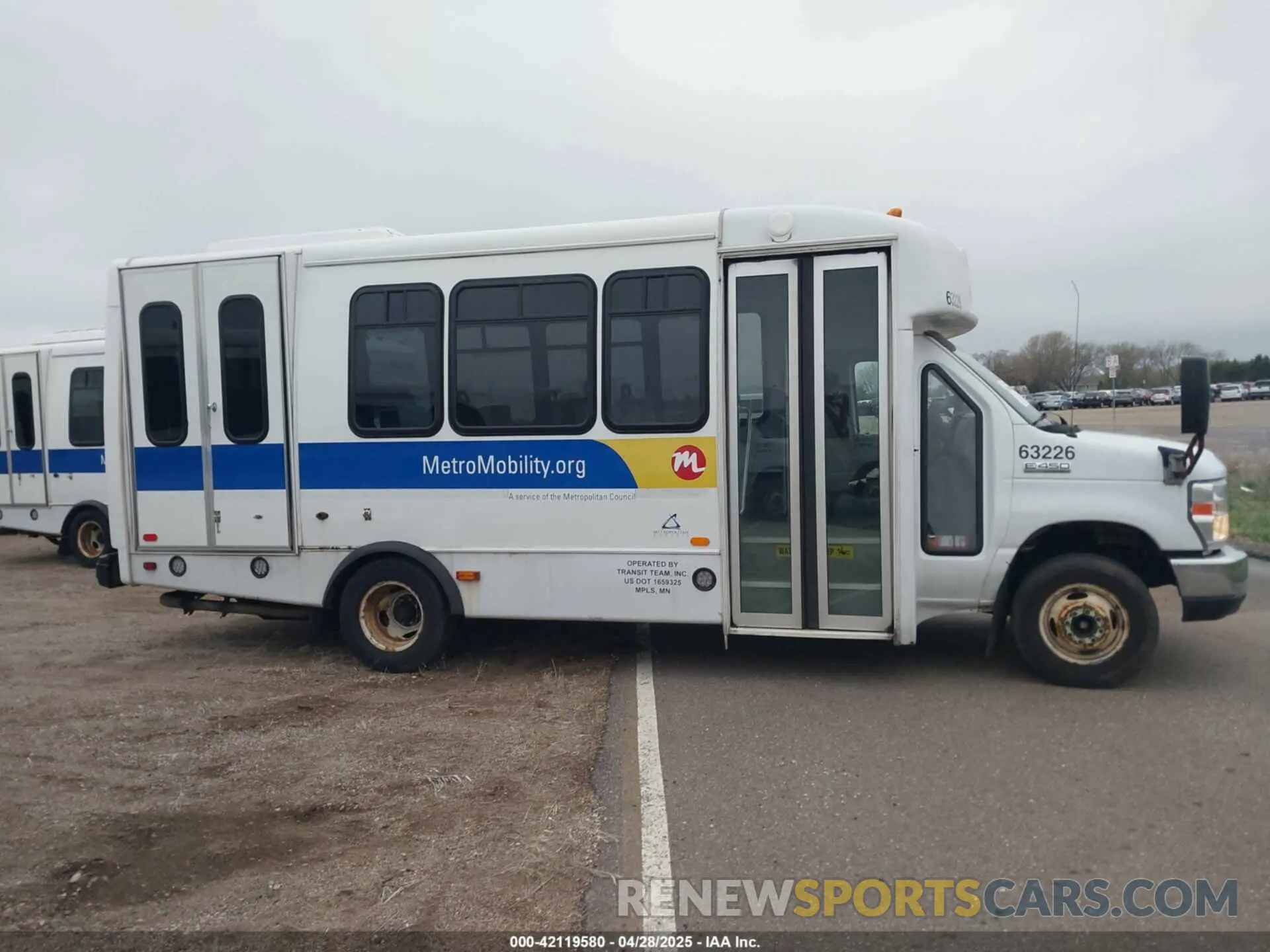 13 Photograph of a damaged car 1FDFE4FS9KDC30980 FORD E-450 CUTAWAY 2019