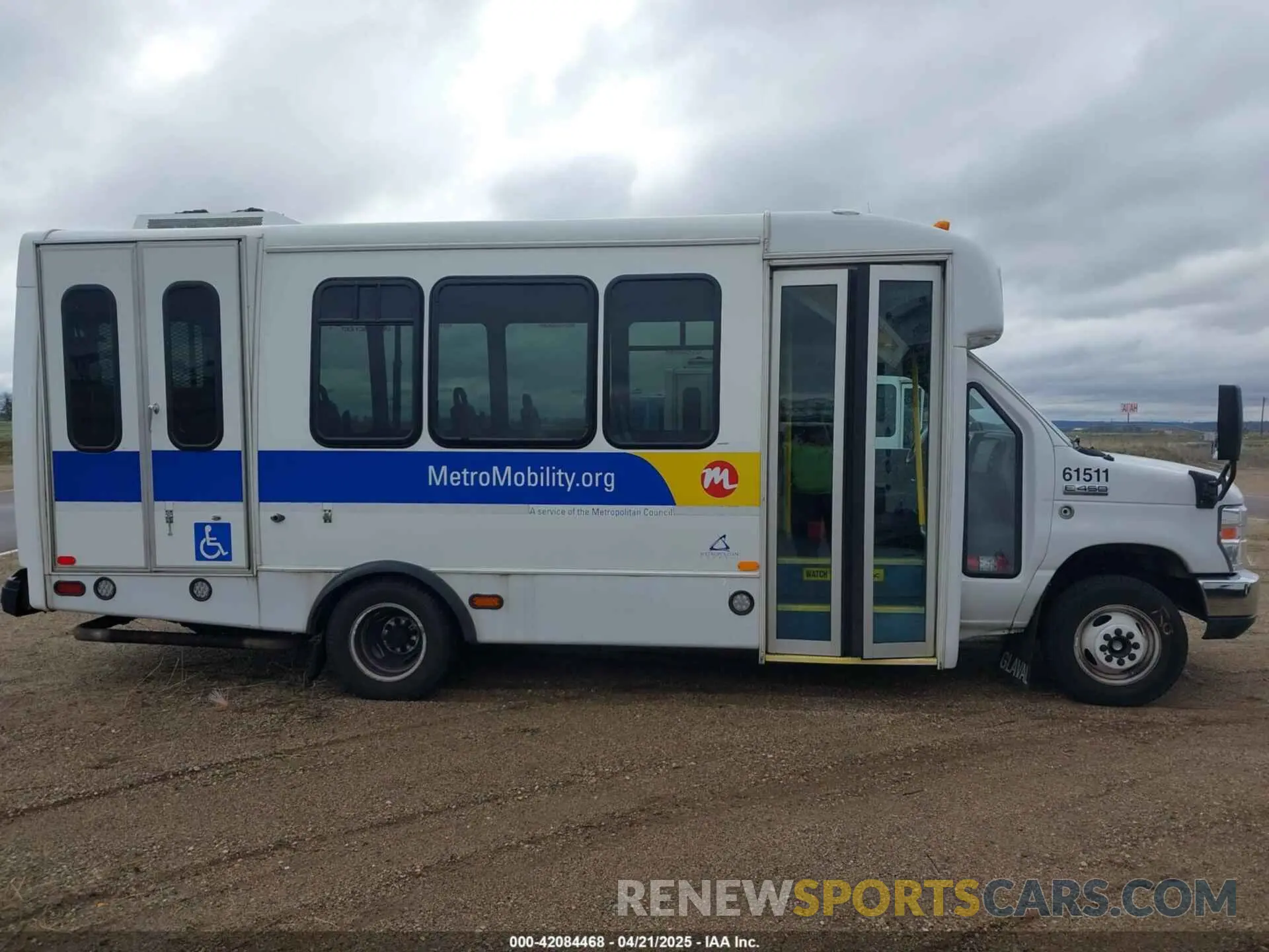 13 Photograph of a damaged car 1FDFE4FS9KDC30994 FORD E-450 CUTAWAY 2019