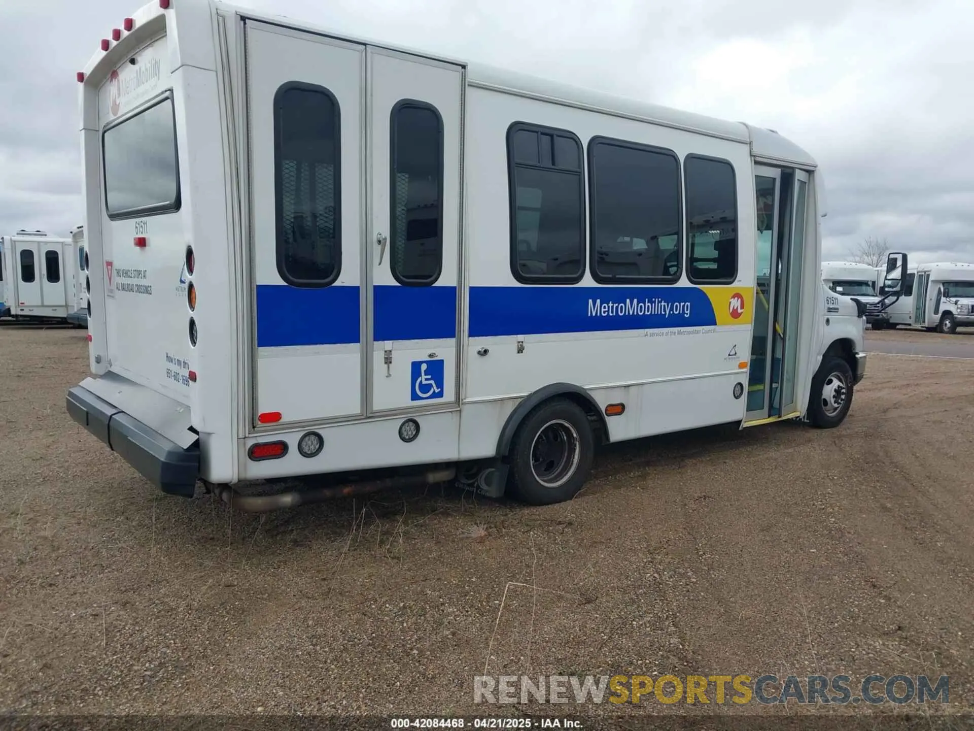 4 Photograph of a damaged car 1FDFE4FS9KDC30994 FORD E-450 CUTAWAY 2019
