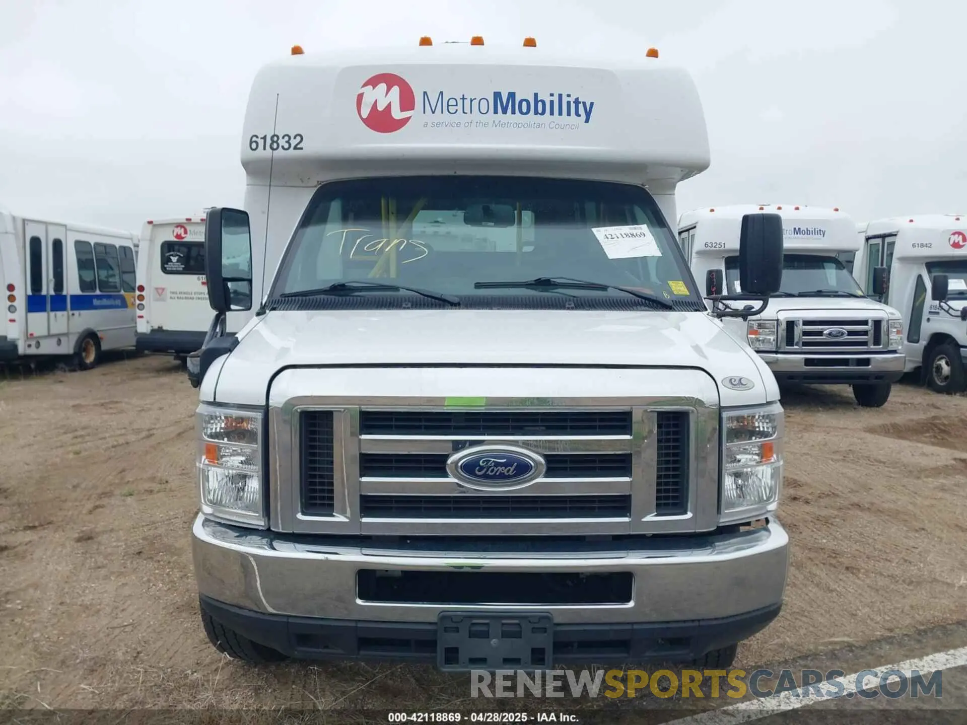 12 Photograph of a damaged car 1FDFE4FS9KDC56172 FORD E-450 CUTAWAY 2019