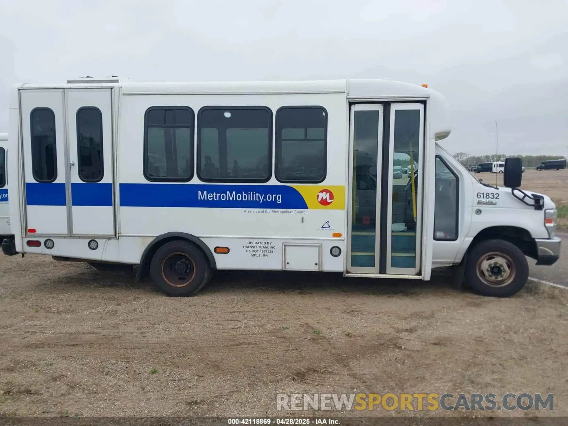 13 Photograph of a damaged car 1FDFE4FS9KDC56172 FORD E-450 CUTAWAY 2019