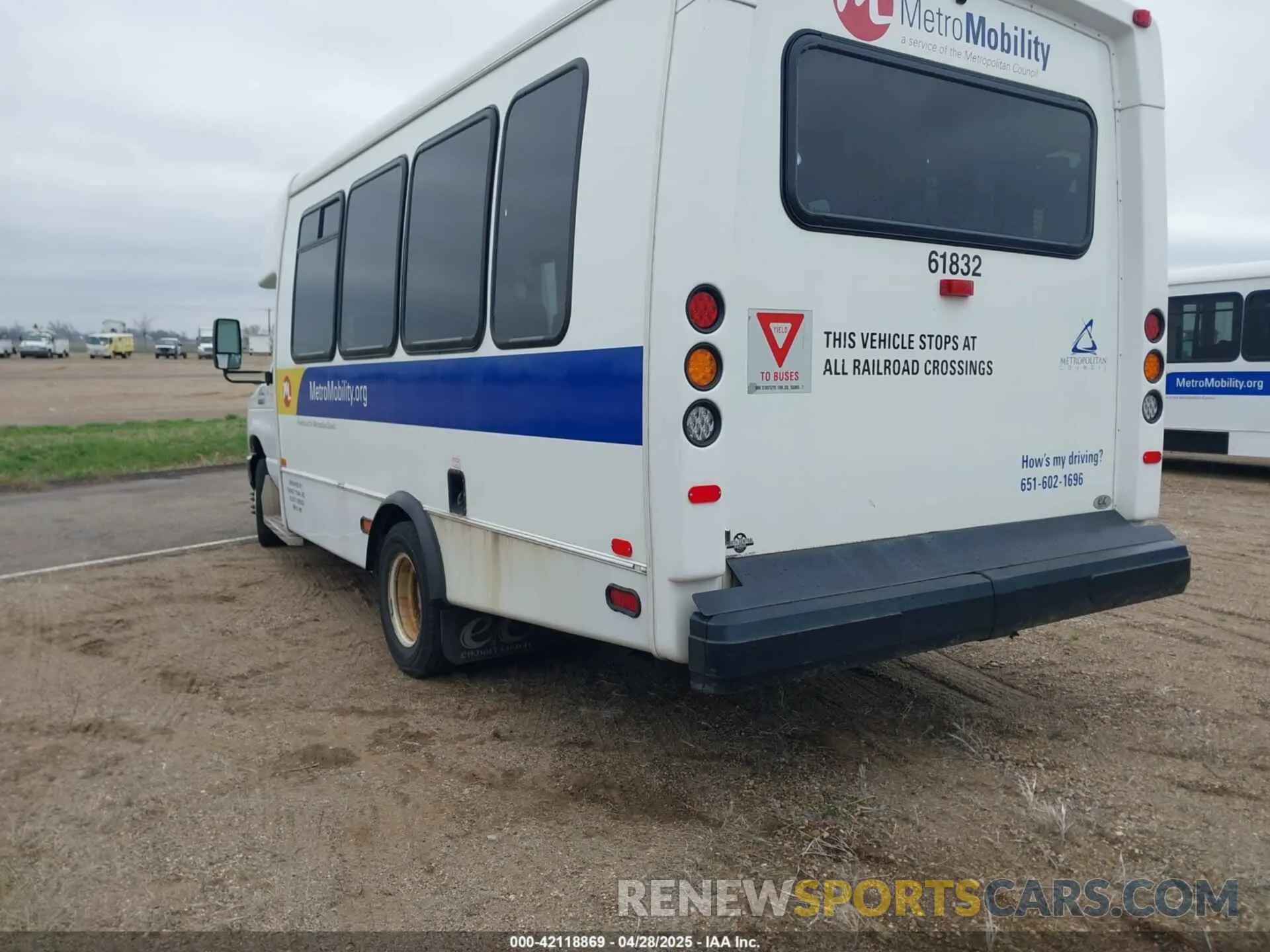 3 Photograph of a damaged car 1FDFE4FS9KDC56172 FORD E-450 CUTAWAY 2019