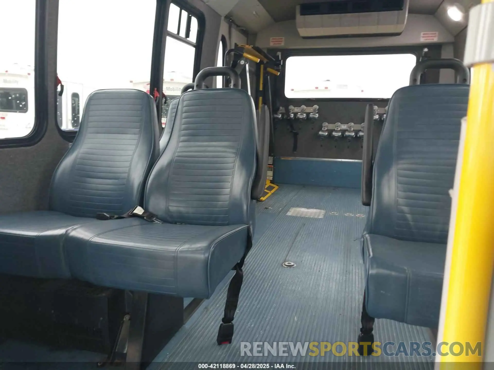 7 Photograph of a damaged car 1FDFE4FS9KDC56172 FORD E-450 CUTAWAY 2019