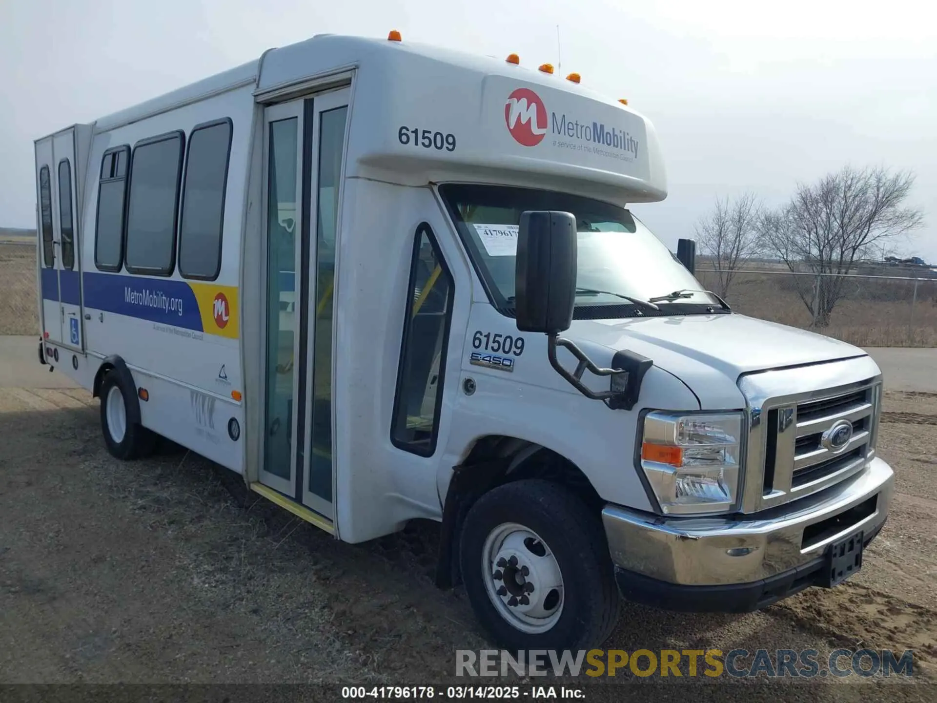 1 Photograph of a damaged car 1FDFE4FS9KDC59671 FORD E-450 CUTAWAY 2019