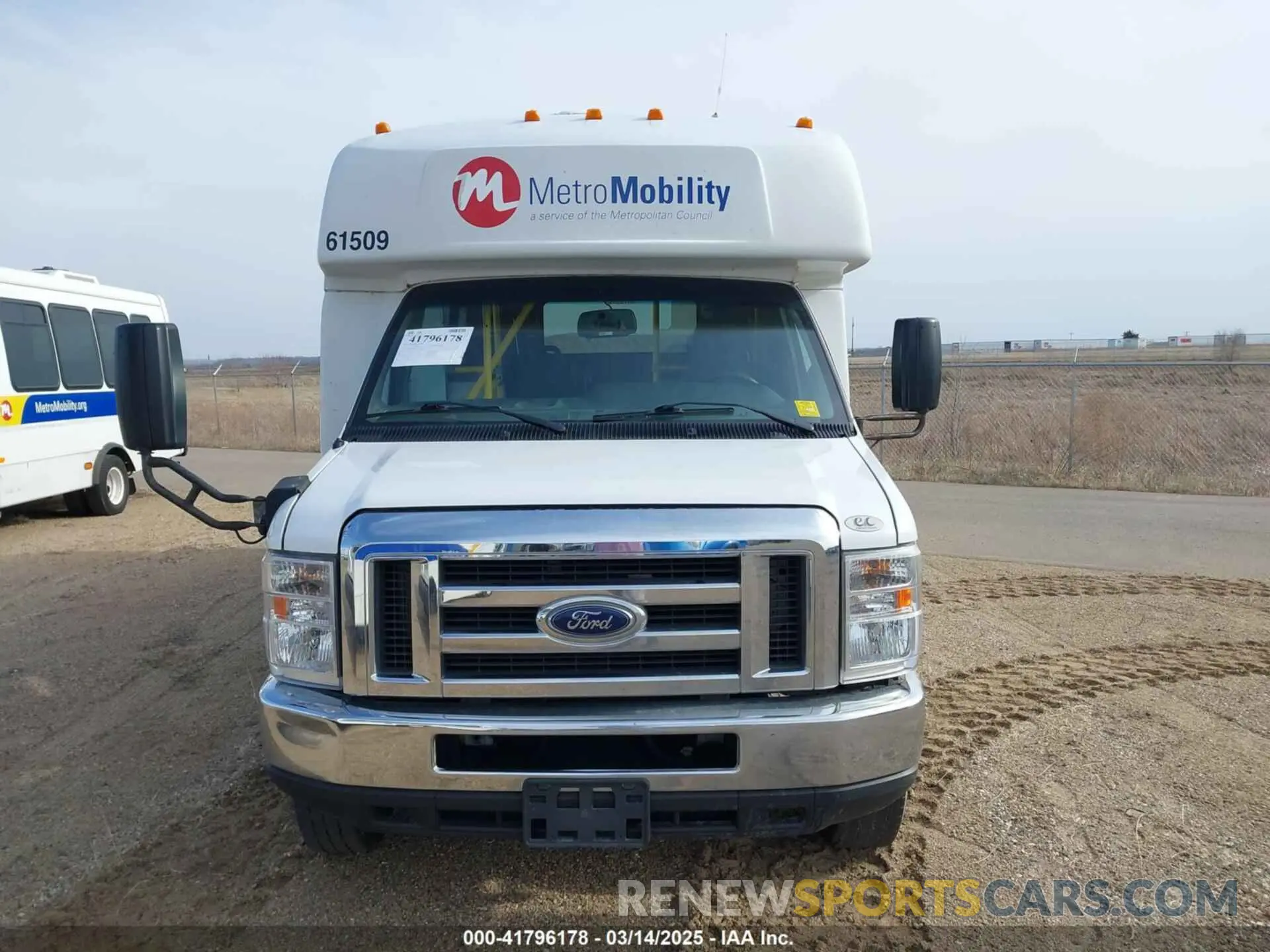 12 Photograph of a damaged car 1FDFE4FS9KDC59671 FORD E-450 CUTAWAY 2019