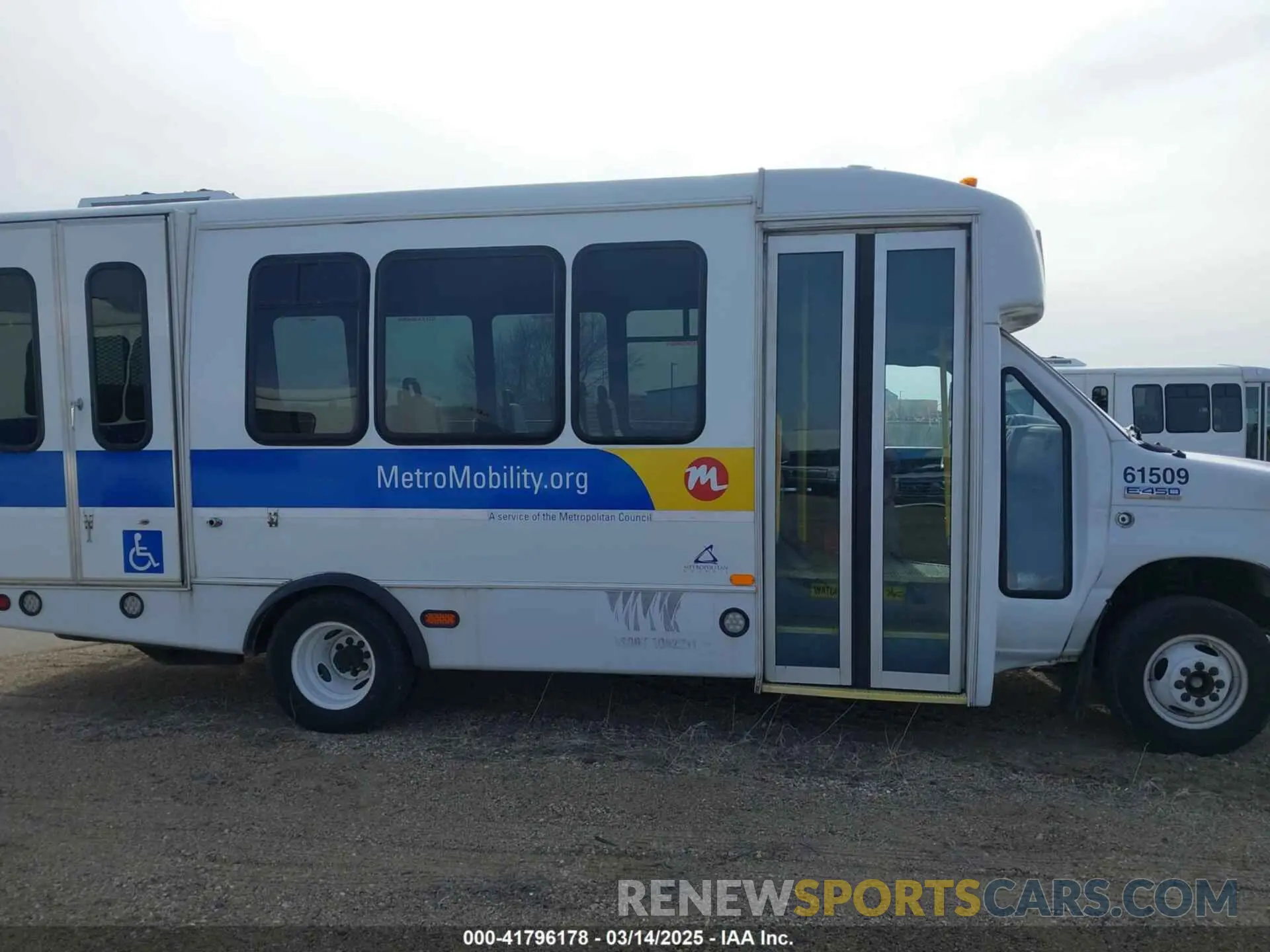 13 Photograph of a damaged car 1FDFE4FS9KDC59671 FORD E-450 CUTAWAY 2019