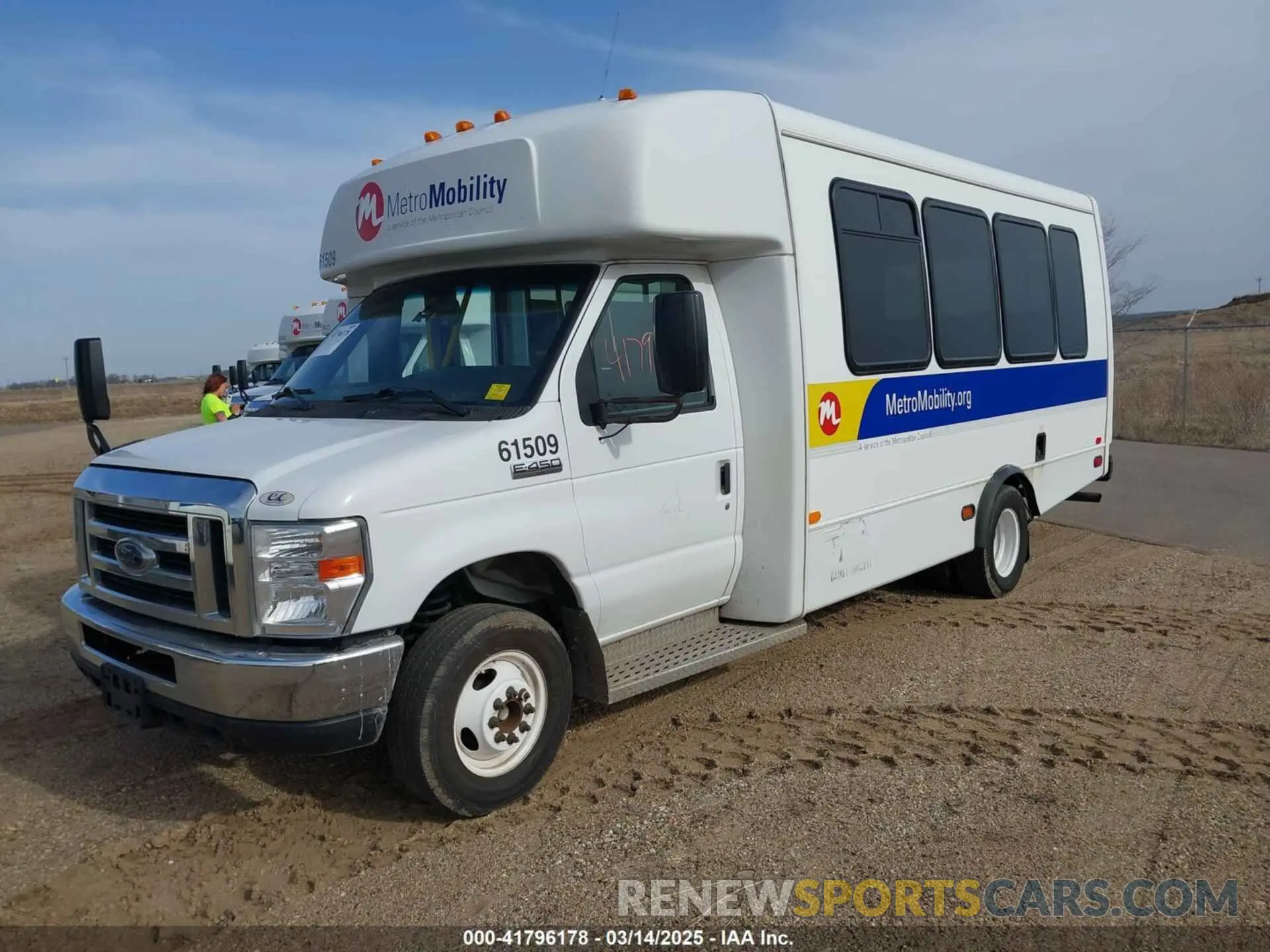 2 Photograph of a damaged car 1FDFE4FS9KDC59671 FORD E-450 CUTAWAY 2019