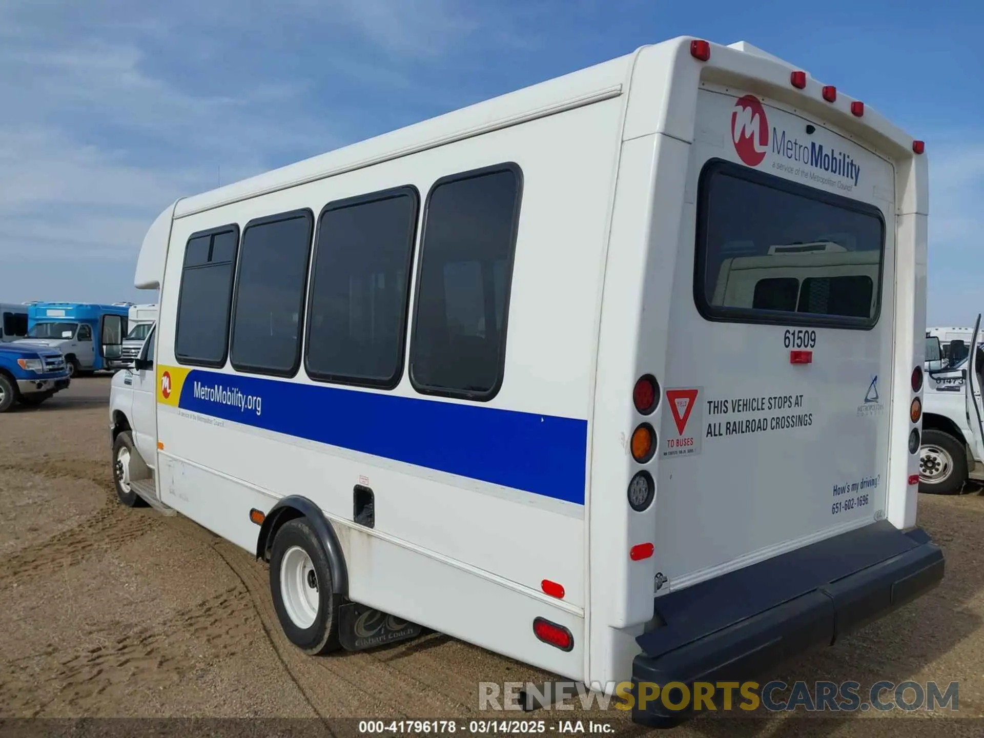 3 Photograph of a damaged car 1FDFE4FS9KDC59671 FORD E-450 CUTAWAY 2019