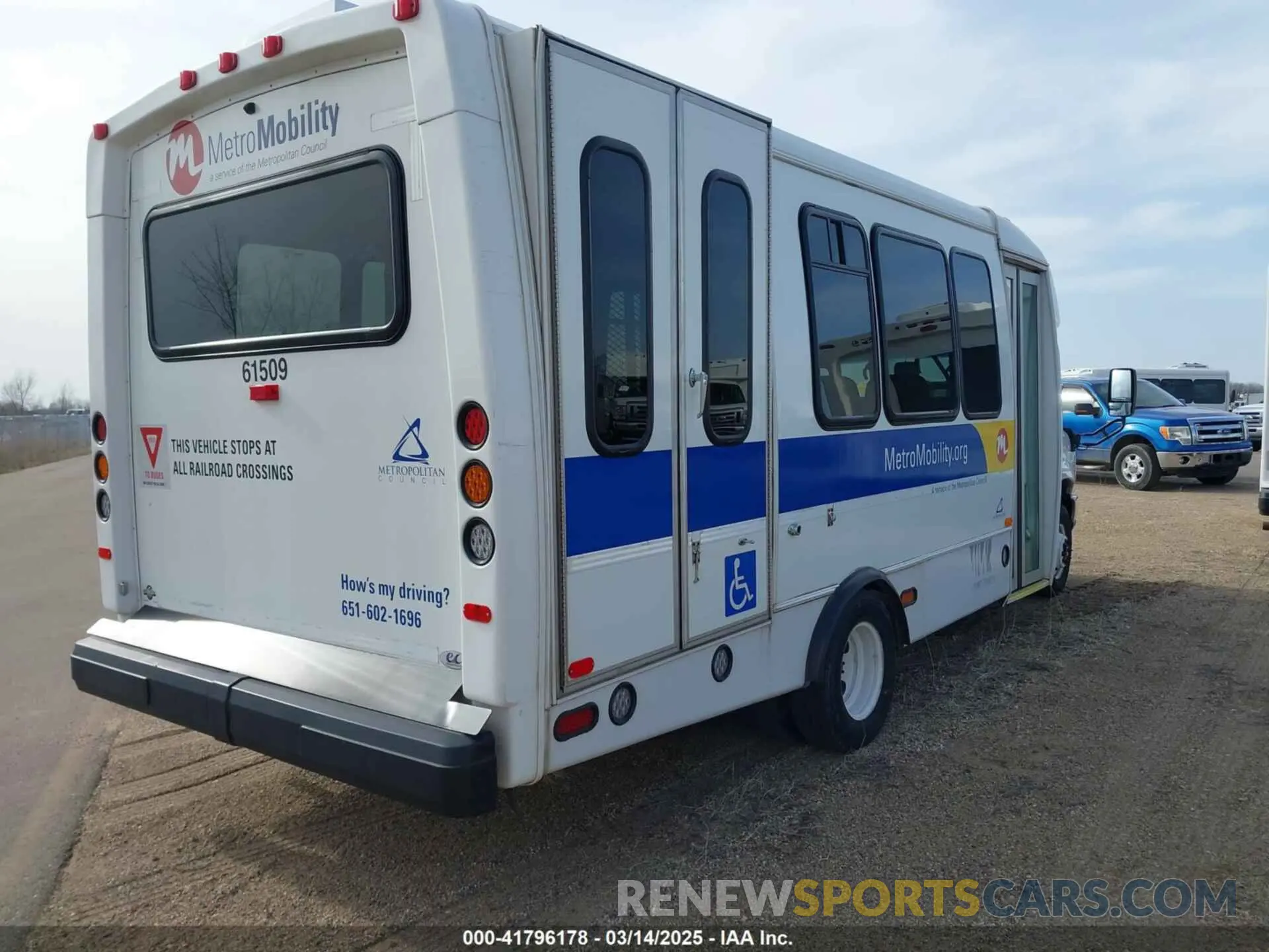 4 Photograph of a damaged car 1FDFE4FS9KDC59671 FORD E-450 CUTAWAY 2019