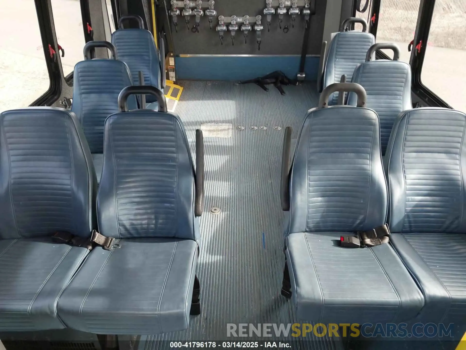 7 Photograph of a damaged car 1FDFE4FS9KDC59671 FORD E-450 CUTAWAY 2019