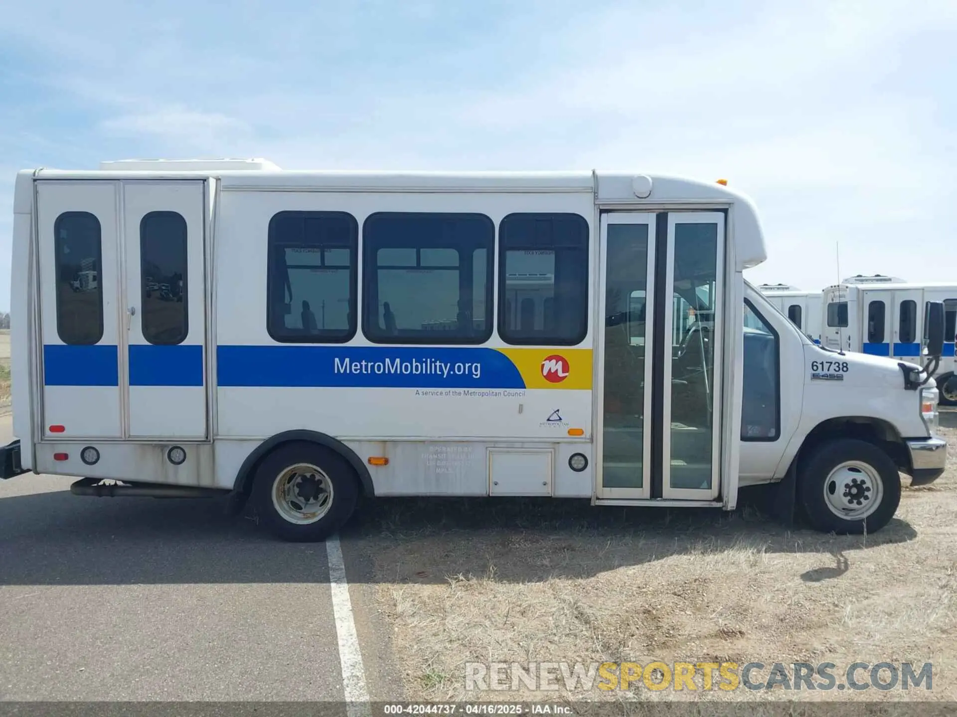 13 Photograph of a damaged car 1FDFE4FSXKDC31023 FORD E-450 CUTAWAY 2019