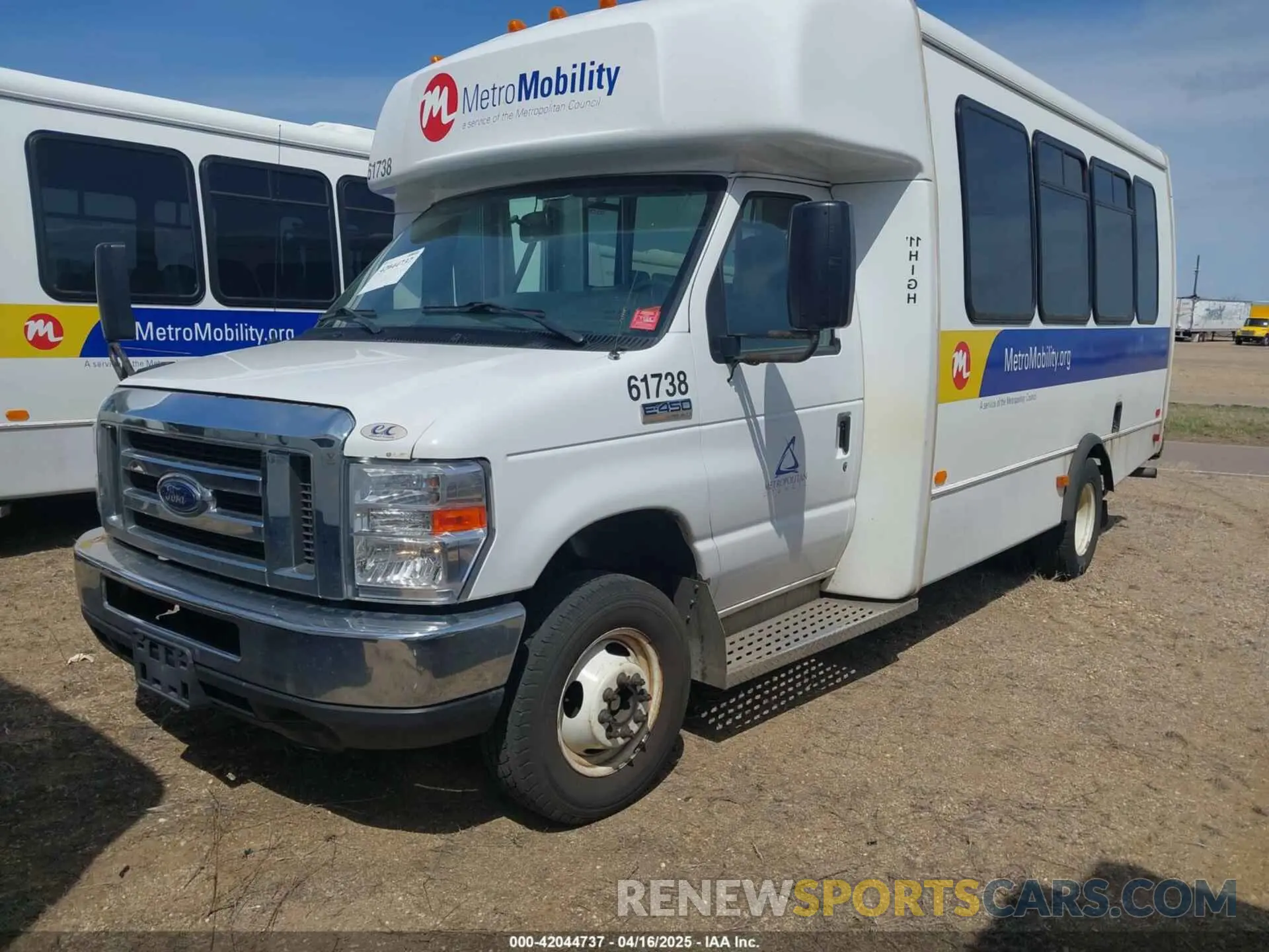2 Photograph of a damaged car 1FDFE4FSXKDC31023 FORD E-450 CUTAWAY 2019