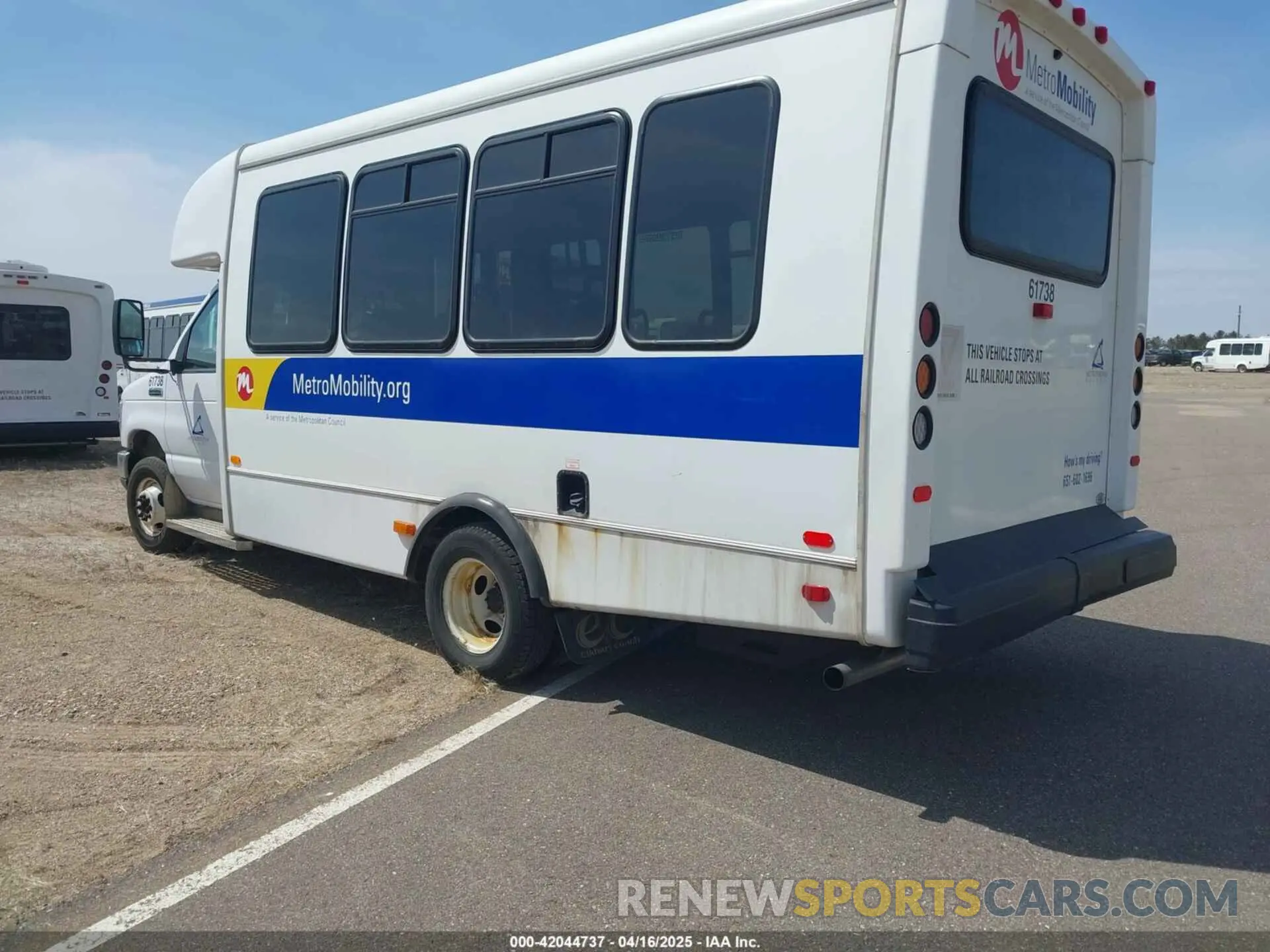 3 Photograph of a damaged car 1FDFE4FSXKDC31023 FORD E-450 CUTAWAY 2019