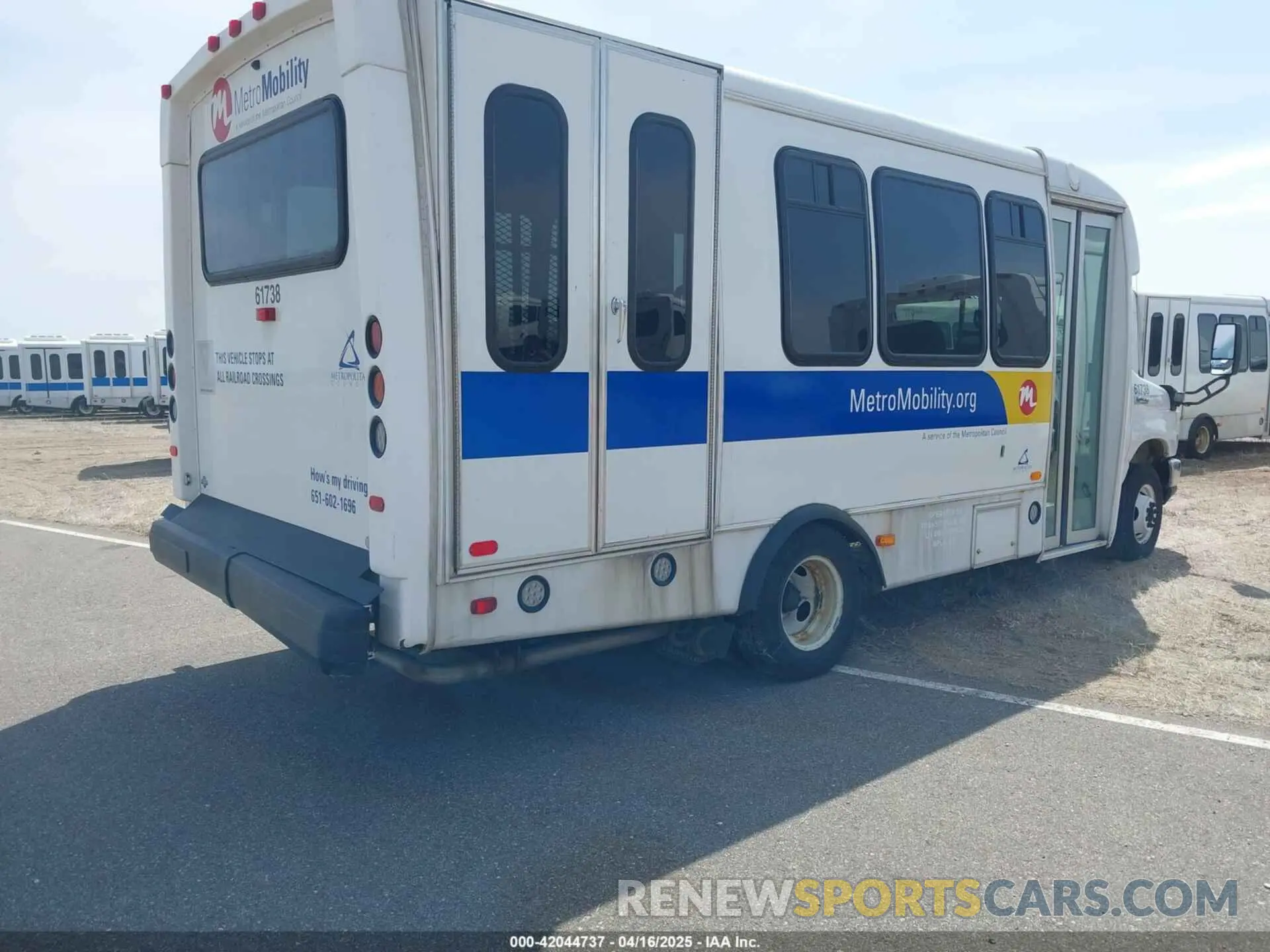 4 Photograph of a damaged car 1FDFE4FSXKDC31023 FORD E-450 CUTAWAY 2019